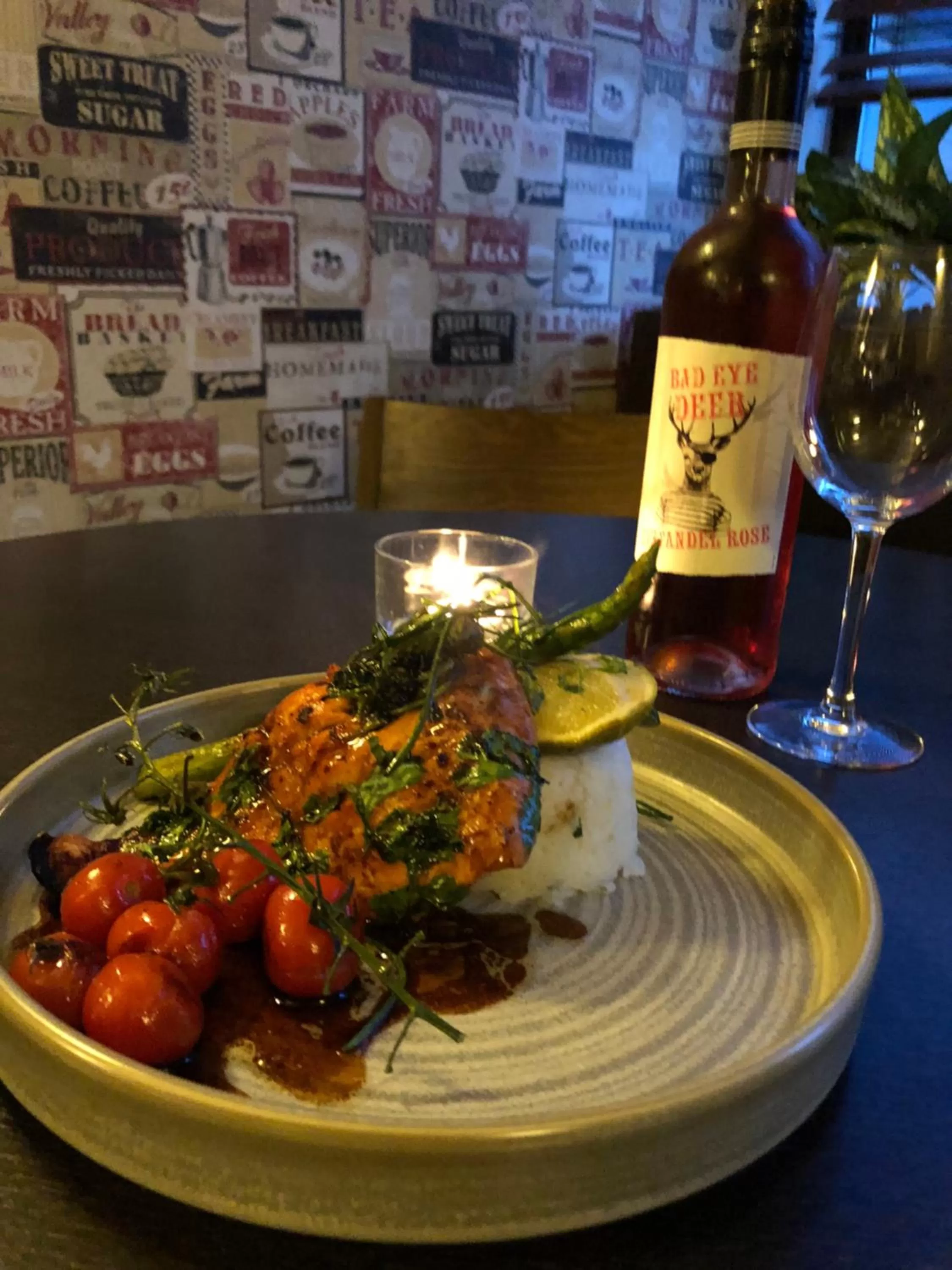 Restaurant/places to eat in Smiths Hotel