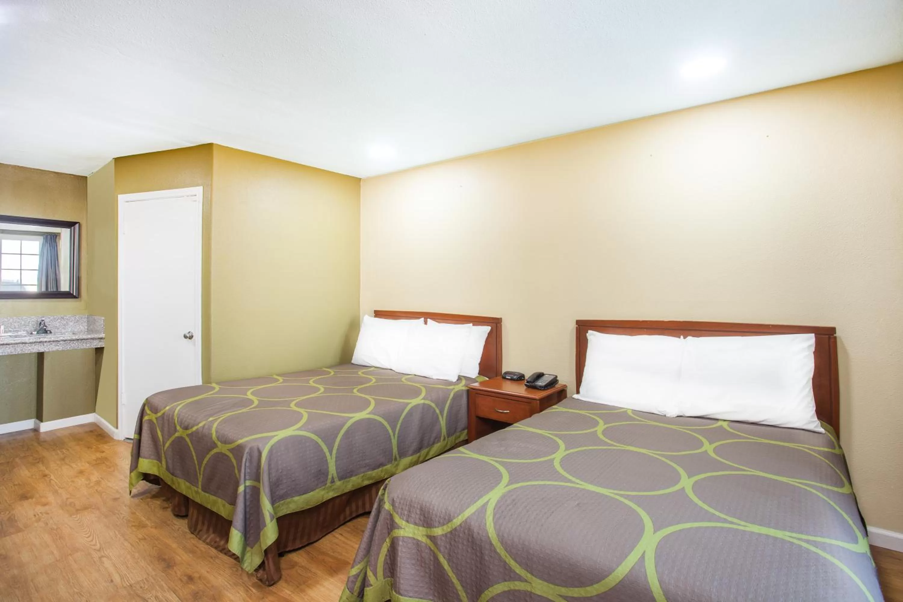 Bed in Super 8 by Wyndham Redlands/San Bernardino