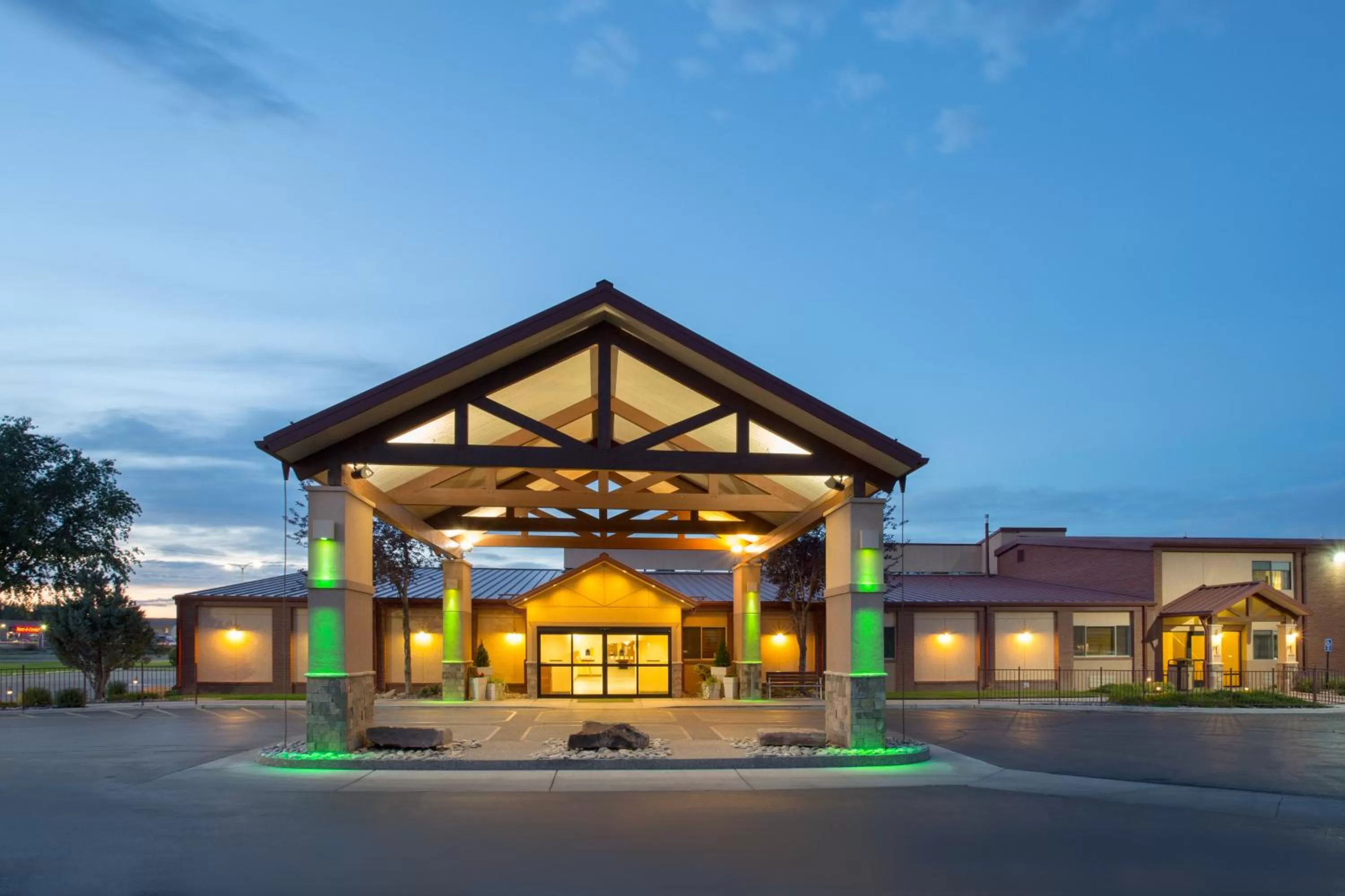 Property building in Holiday Inn Riverton-Convention Center by IHG