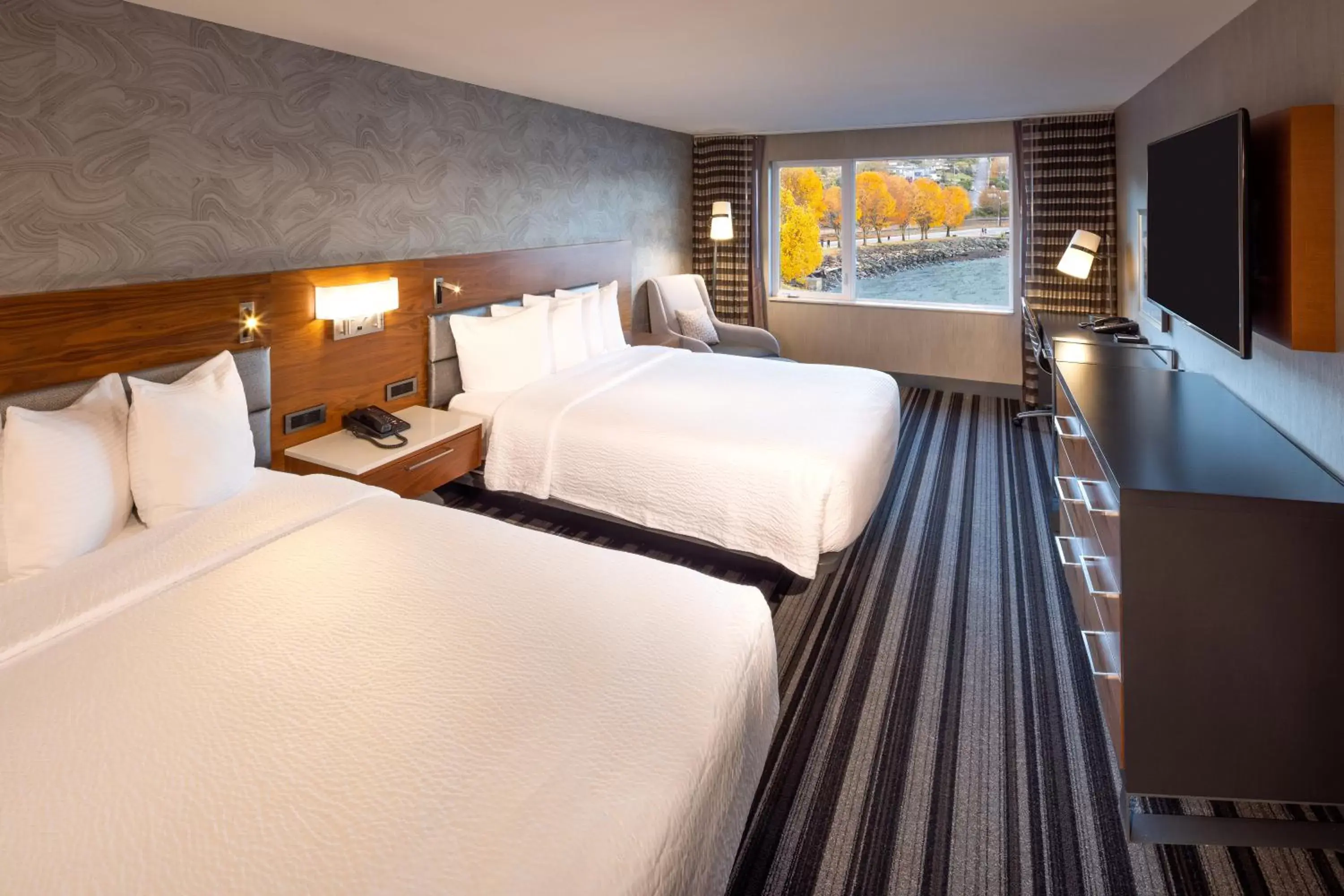 Queen Room with Two Queen Beds and Bay View in Silver Cloud Hotel Tacoma Waterfront Queen Room with Two Queen Beds and Bay View in Silver Cloud Hotel Tacoma Waterfront