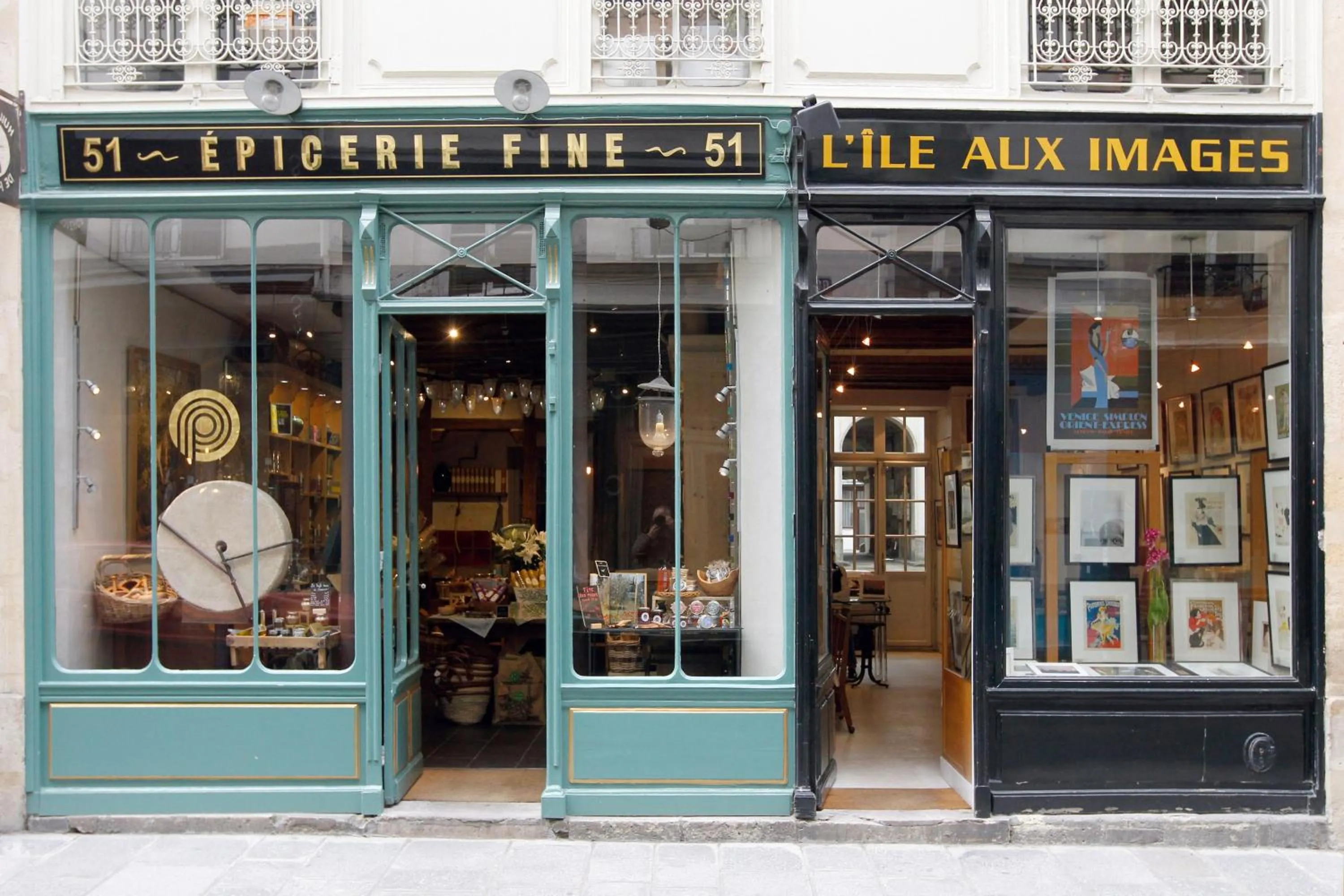 Facade/entrance in Hotel des Deux-Iles - Notre-Dame
