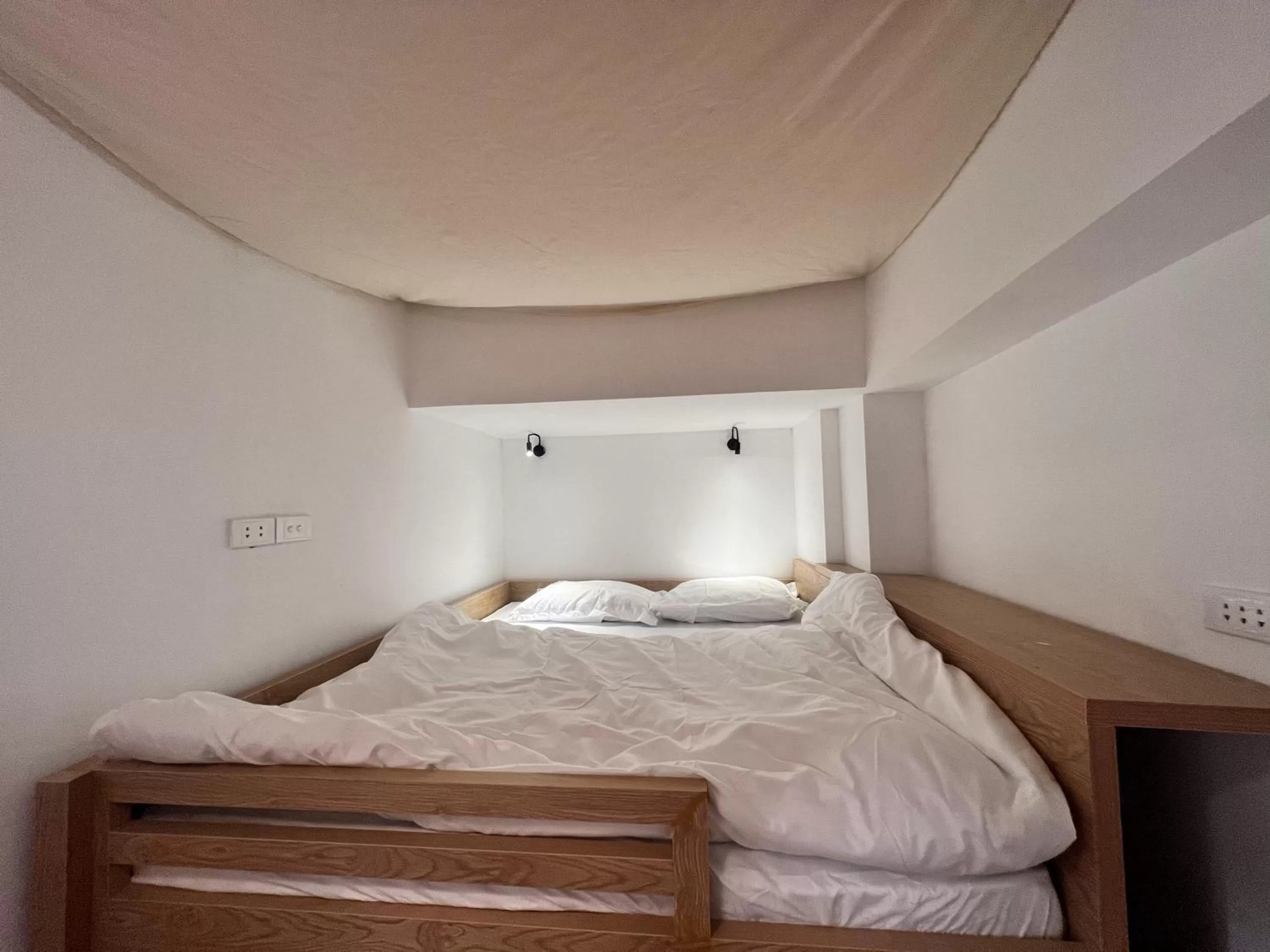 Bed in An Nam Corner- Thanh Yen