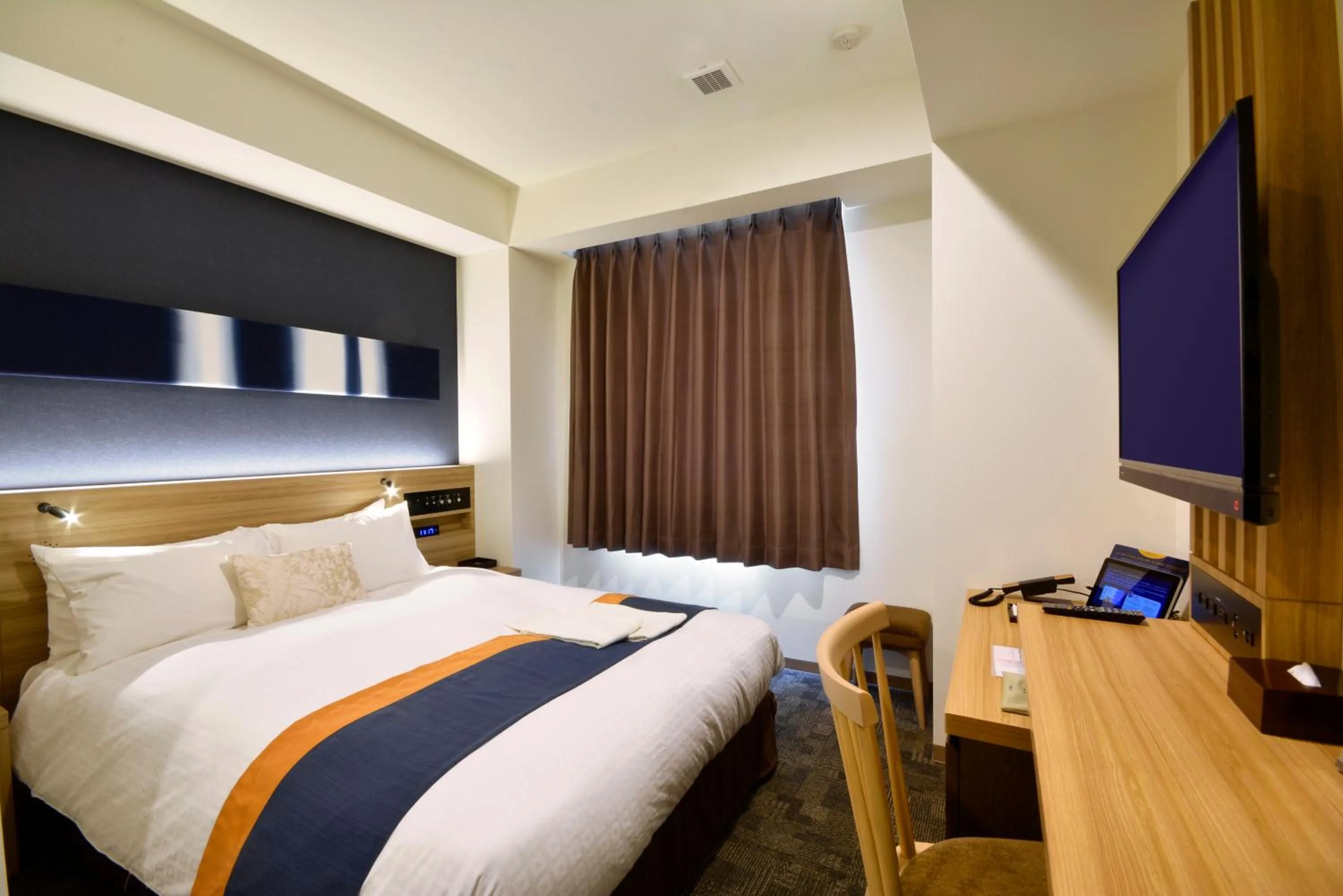 Photo of the whole room, Bed in Rembrandt Style Tokyo Nishikasai Grande