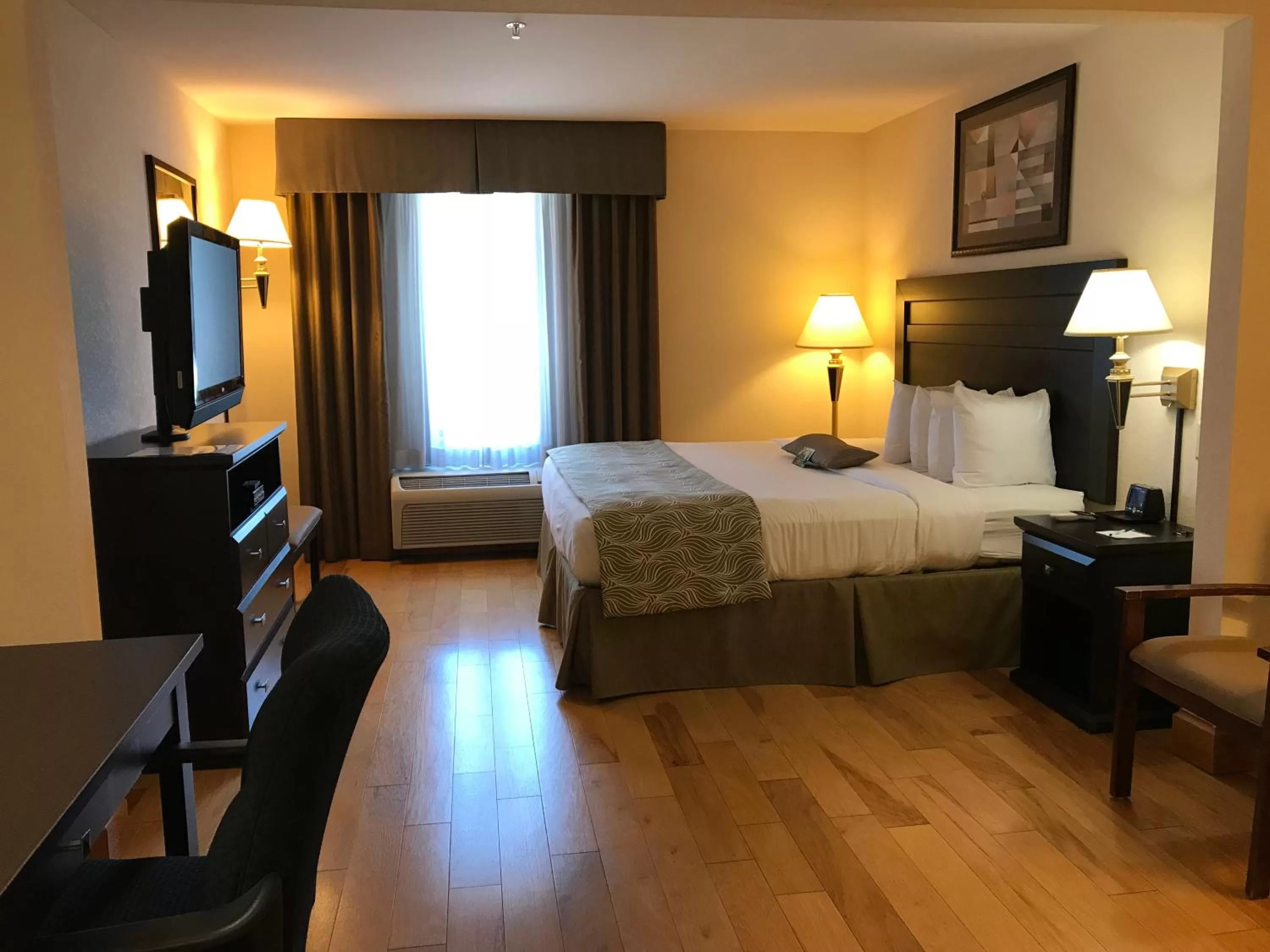 Bedroom, Bed in Wingate by Wyndham LaGrange