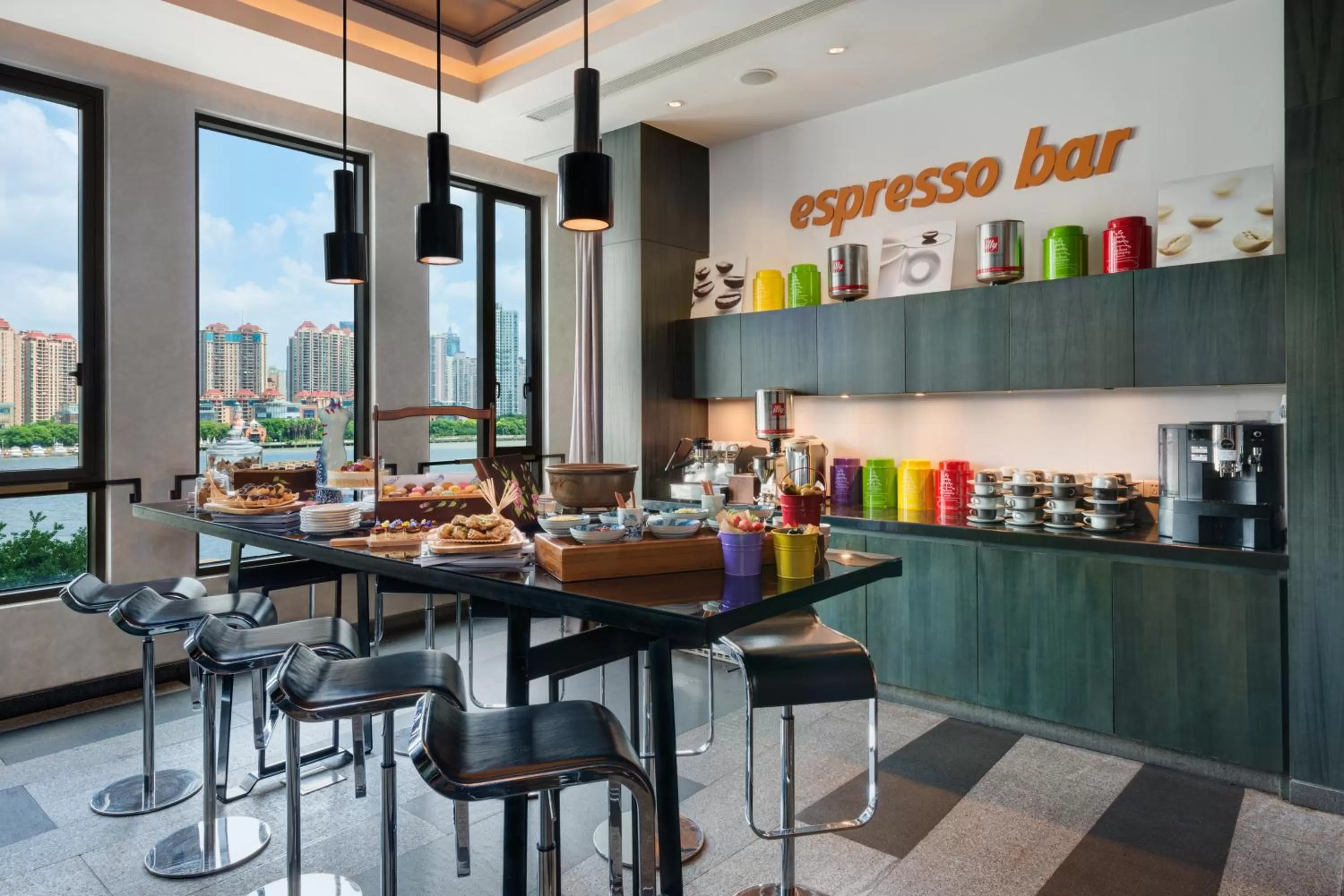 Restaurant/places to eat in Hotel Indigo Shanghai On The Bund by IHG