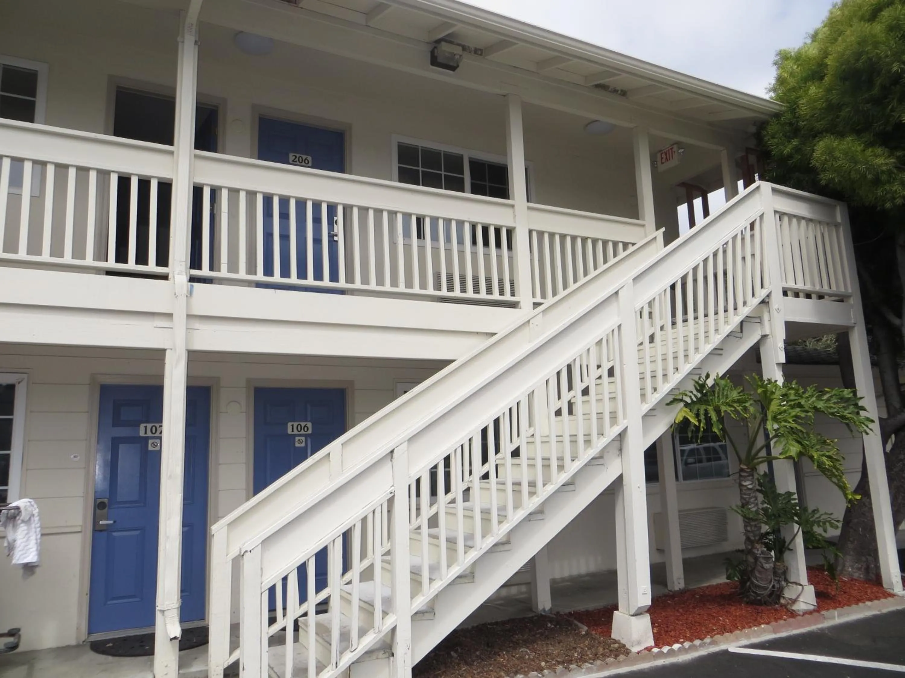 Property building, Balcony/Terrace in Motel 6 - Downtown Monterey