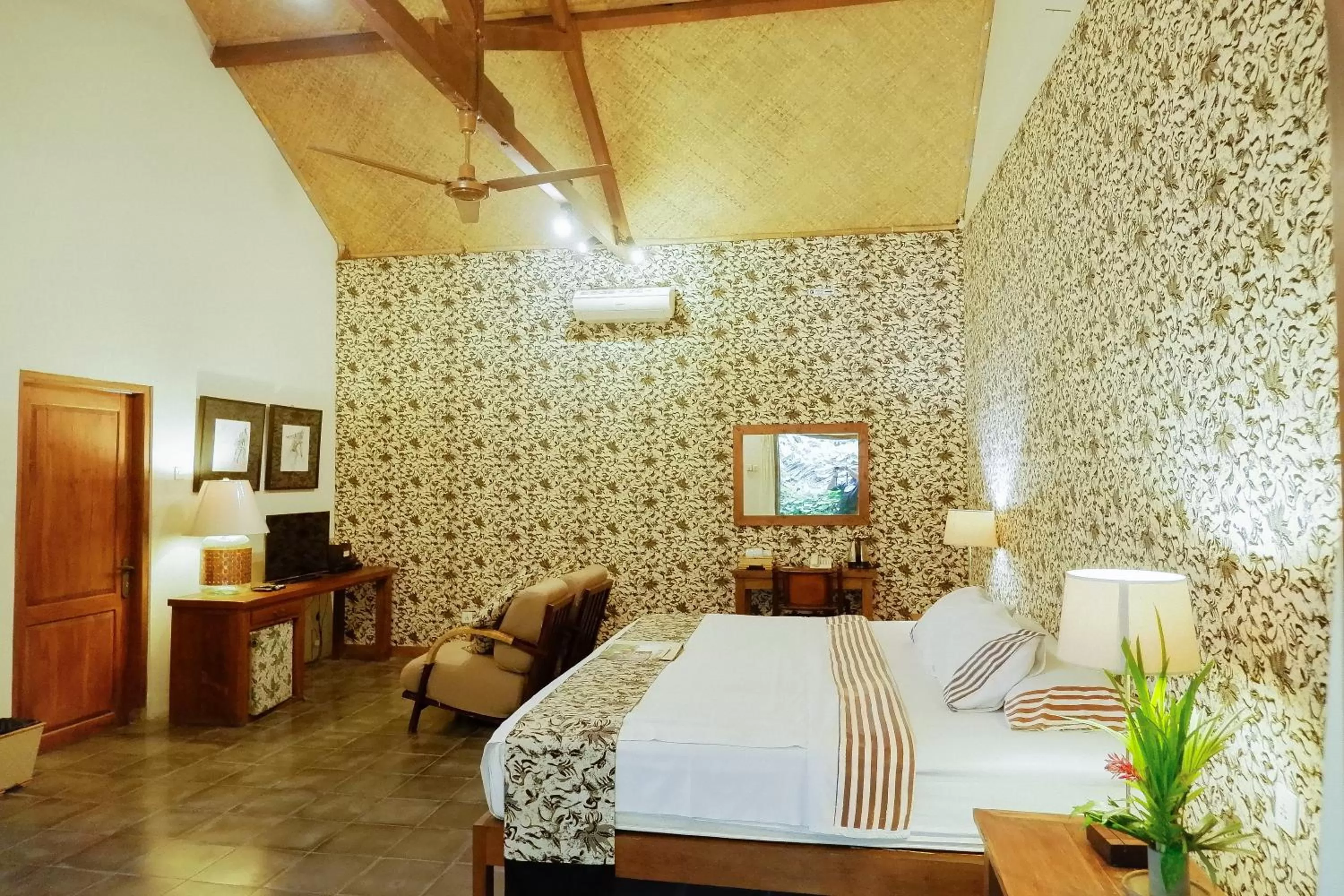 Bedroom, Bed in D'omah Yogya Hotel