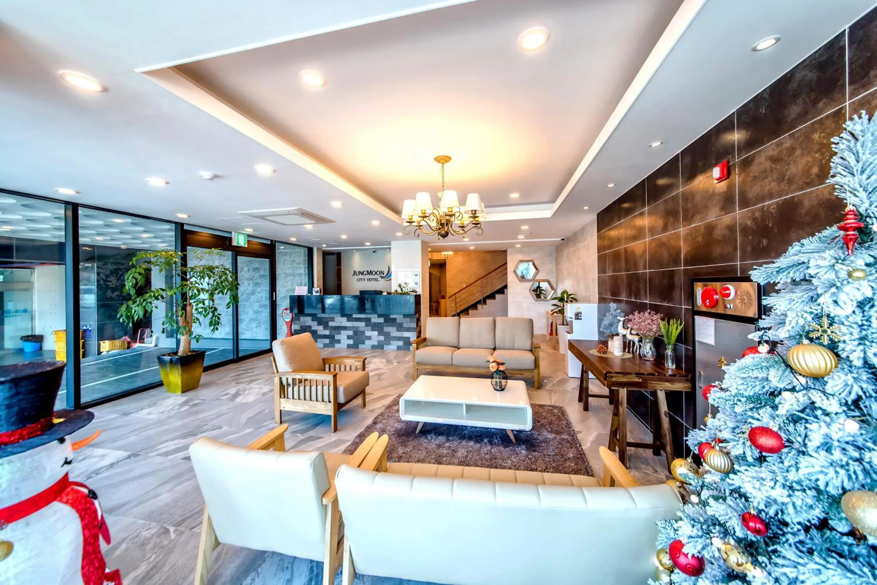 Lobby or reception in Jungmoon City Hotel & J-hill Hotel