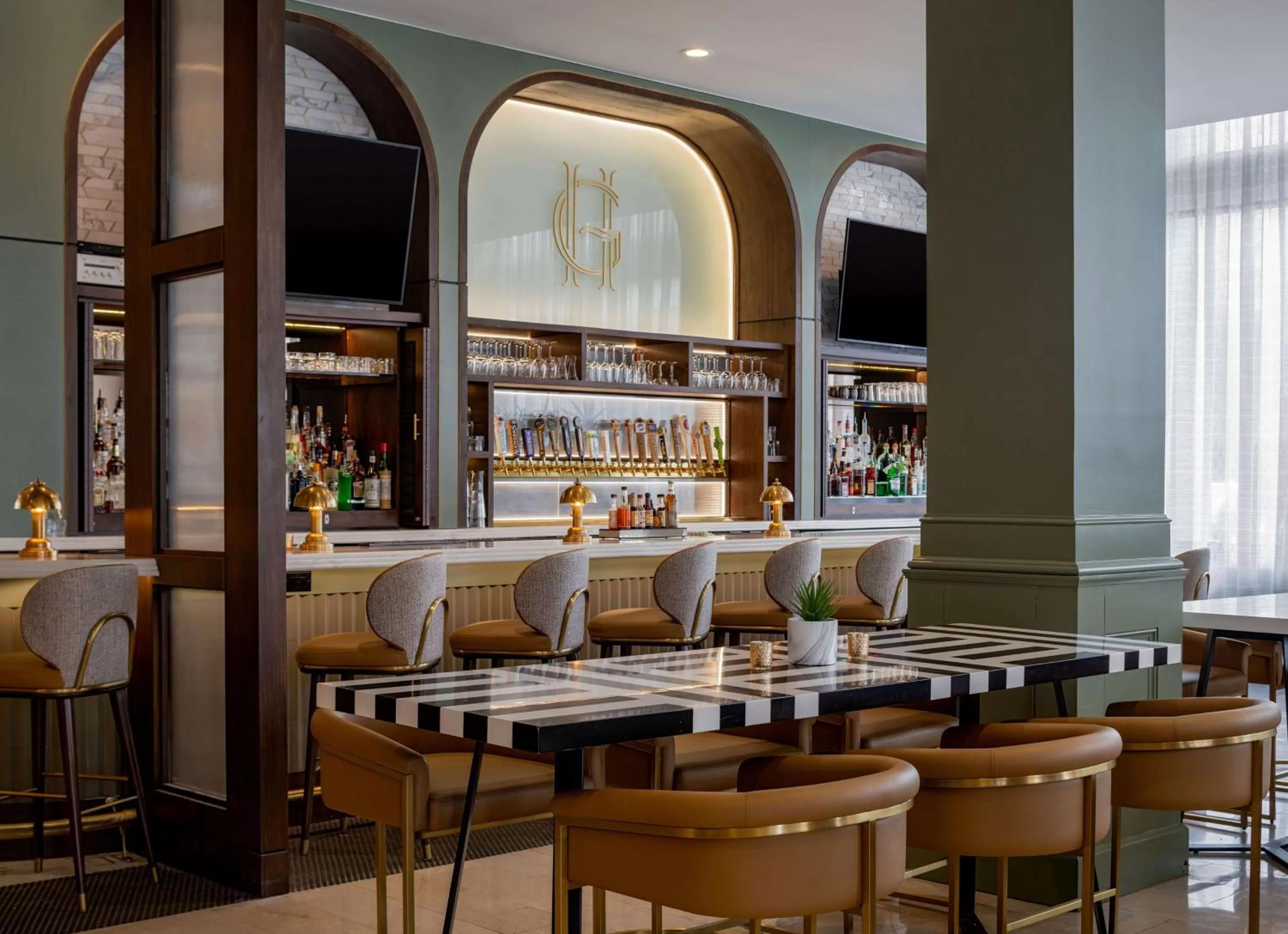 Lounge or bar in Hilton Richmond Downtown
