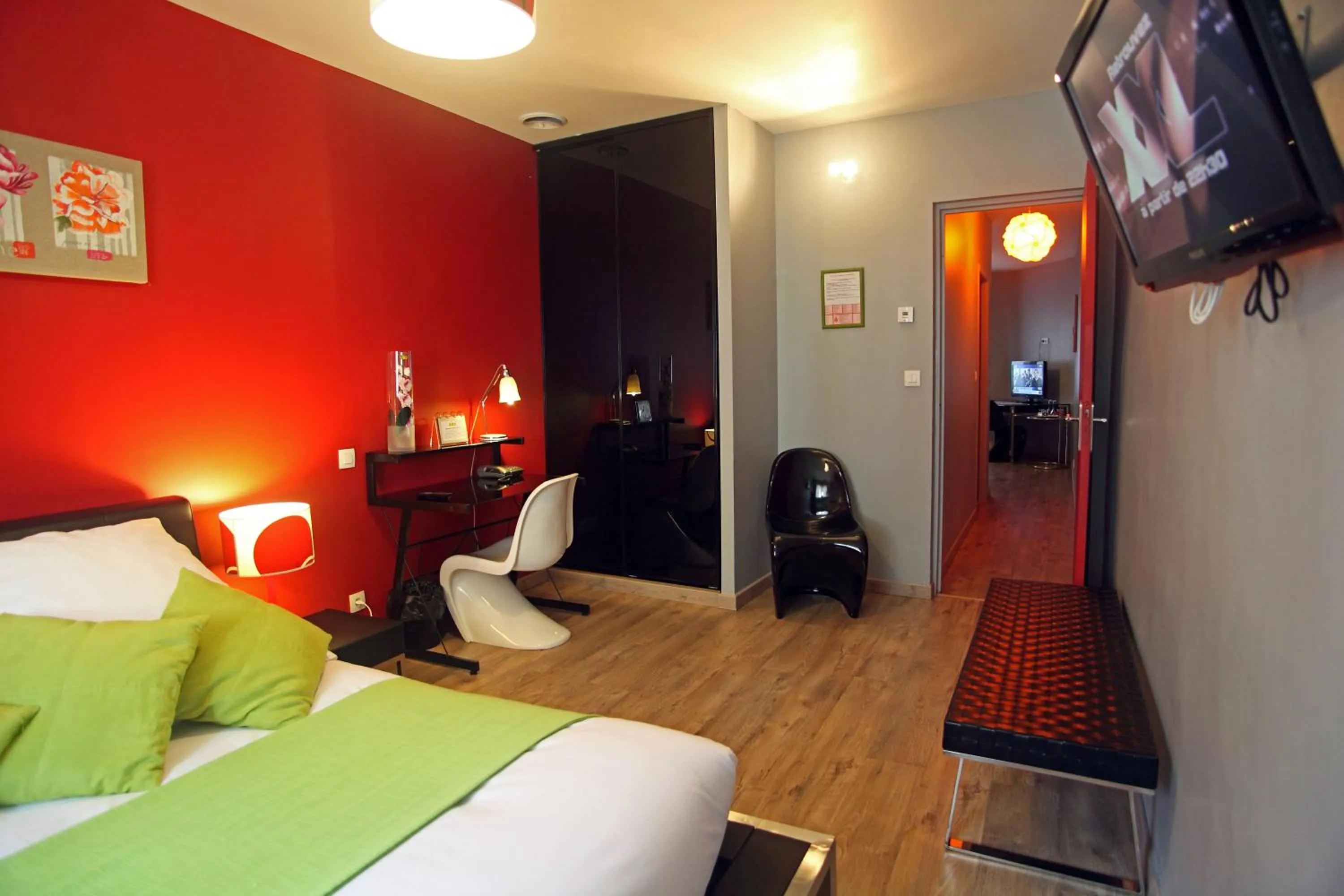 Photo of the whole room, Bed in Logis Hôtel Restaurant Résidence