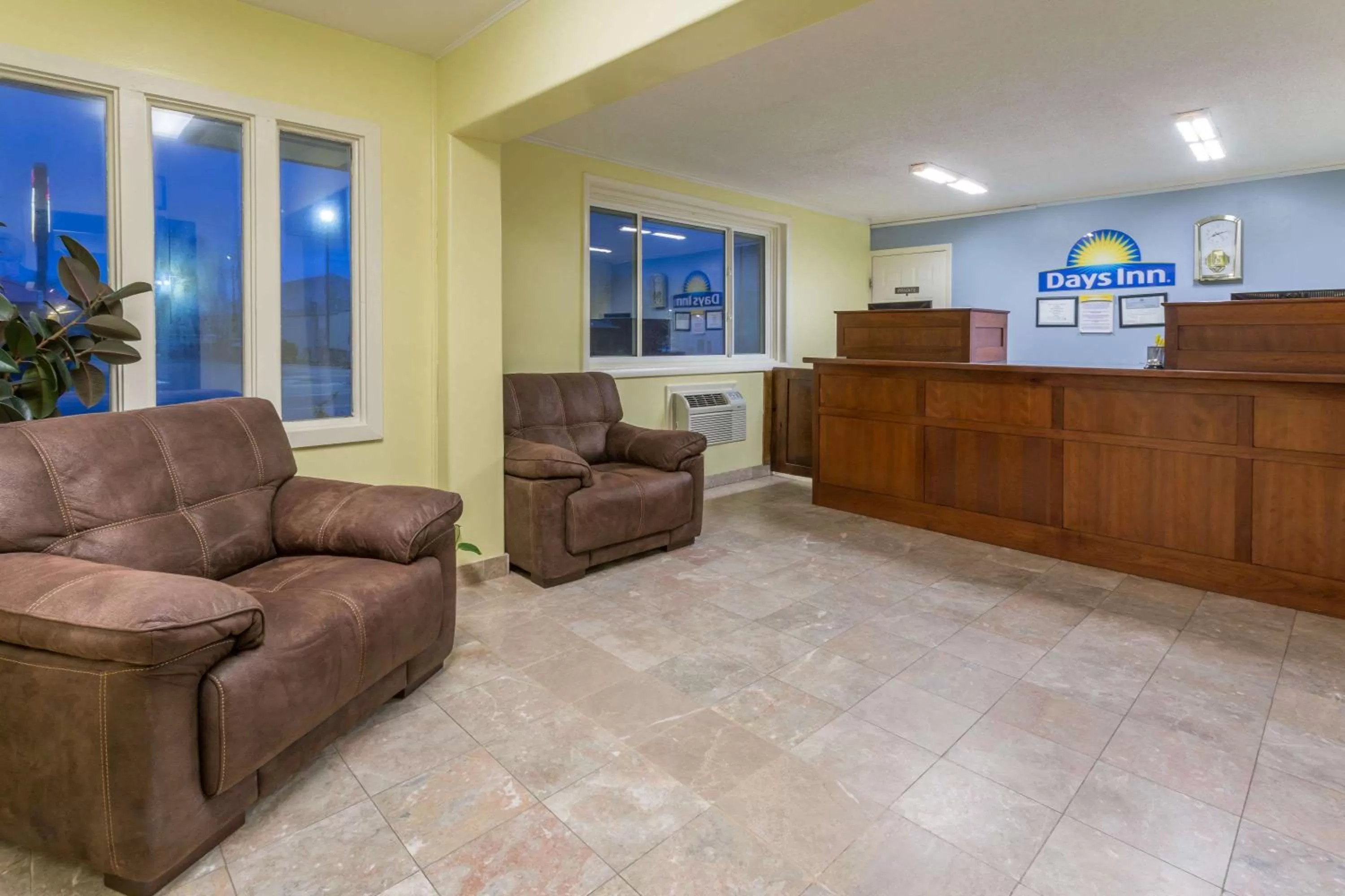 Lobby or reception in Alamo Inn