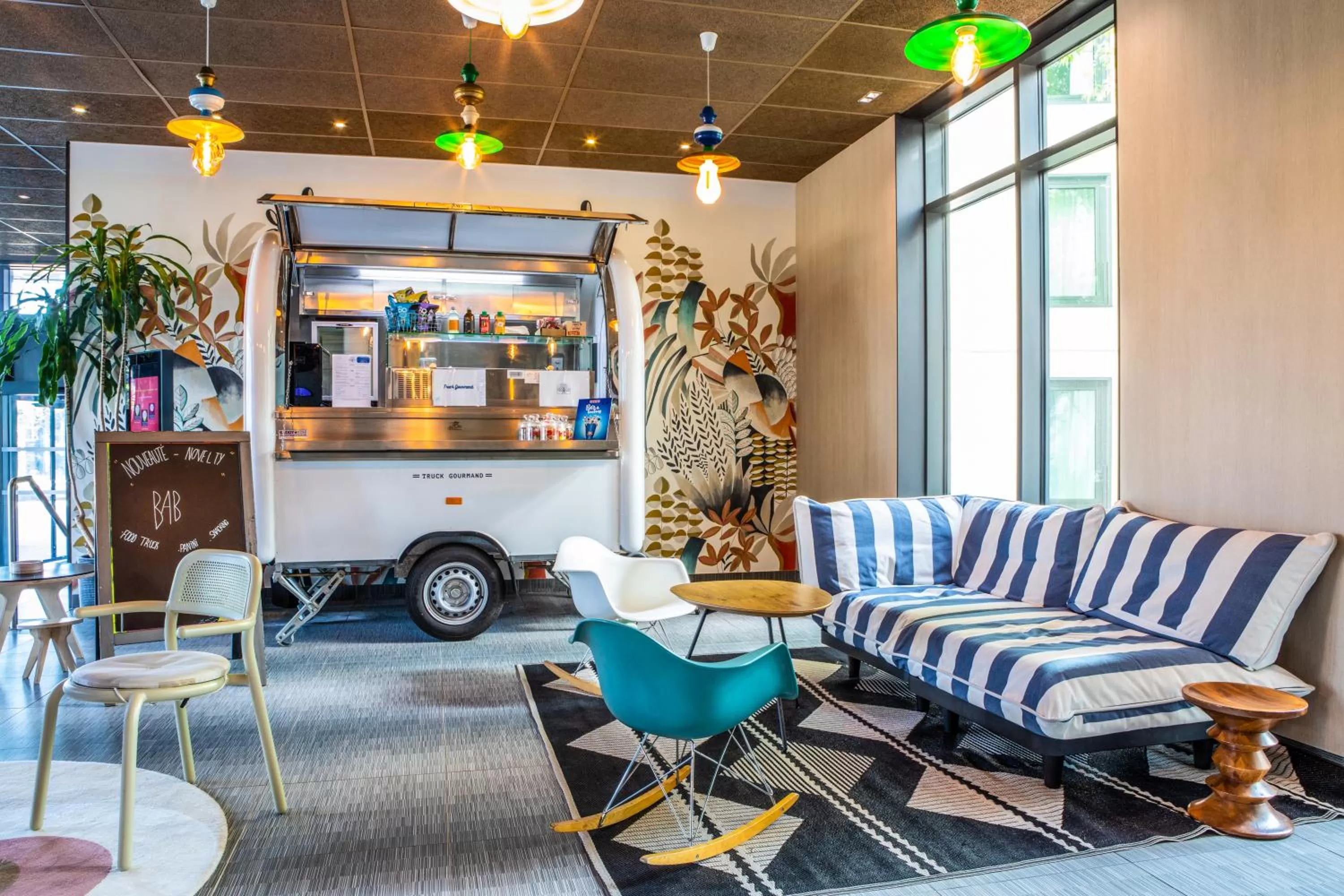 Lobby or reception in ibis Paris Coeur d'Orly Airport