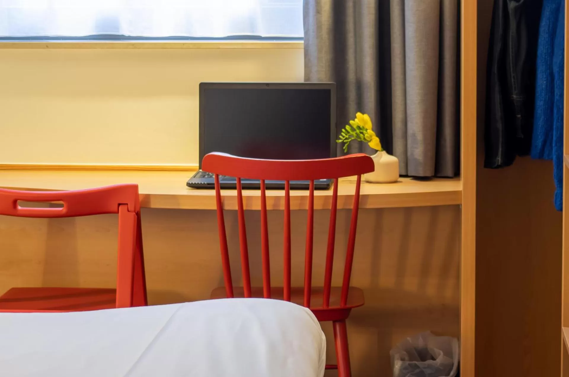 hair dresser, Bed in ibis De Panne