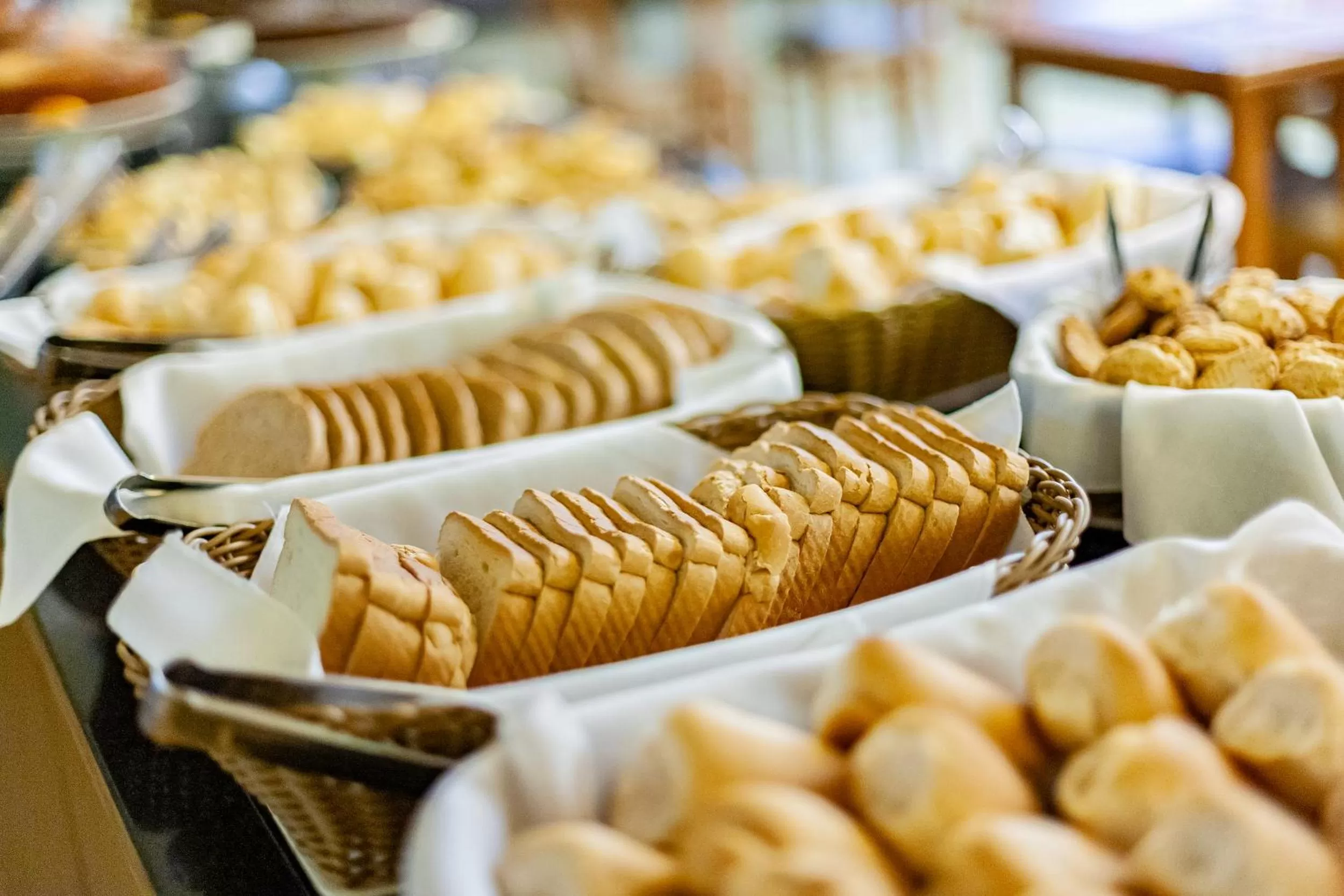 Breakfast in Tri Hotel Executive Caxias