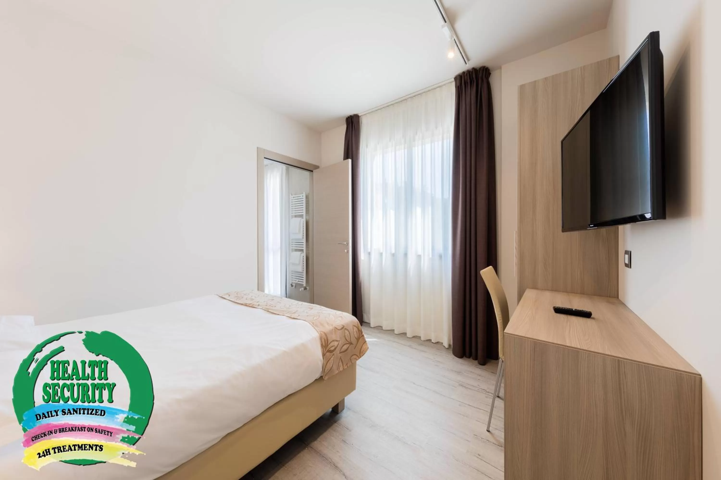 Bedroom, Bed in Hotel Delfino Venezia Mestre