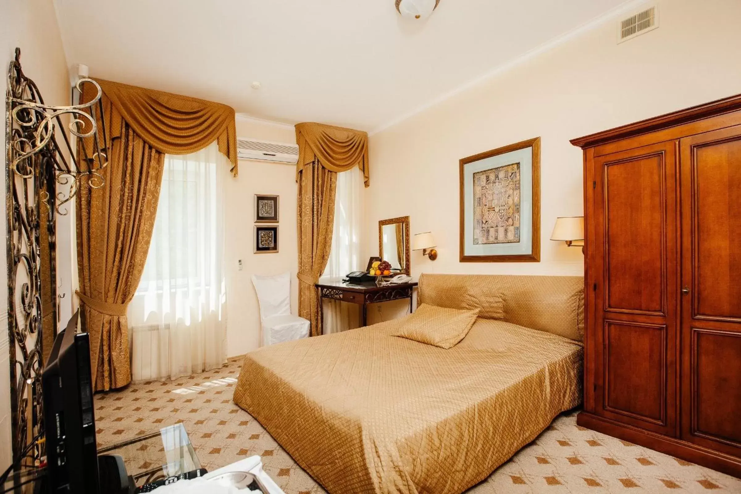 Standard Double Room - single occupancy in Business Hotel Standard Double Room - single occupancy in Business Hotel