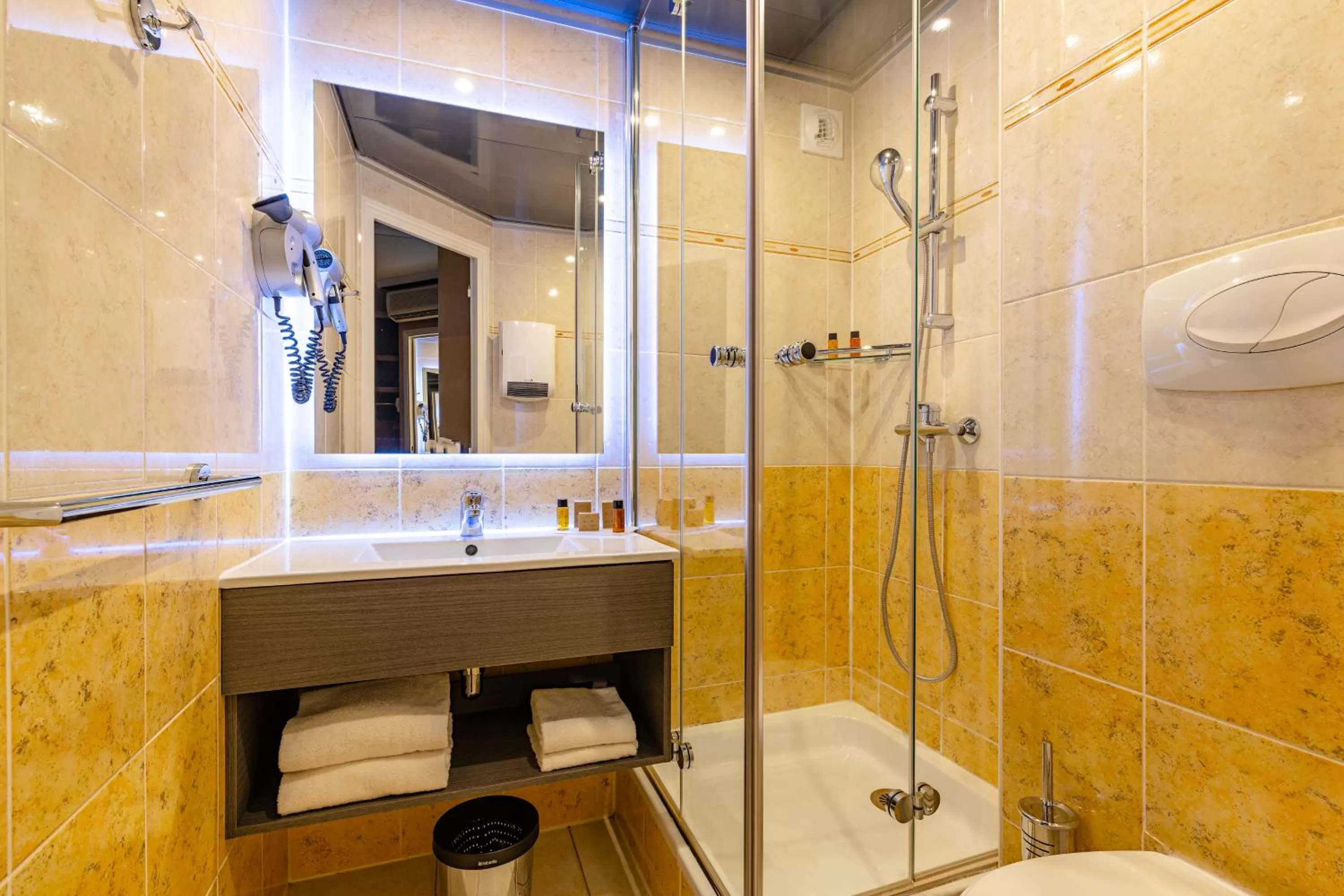 Shower in Hotel Residence Europe & Spa