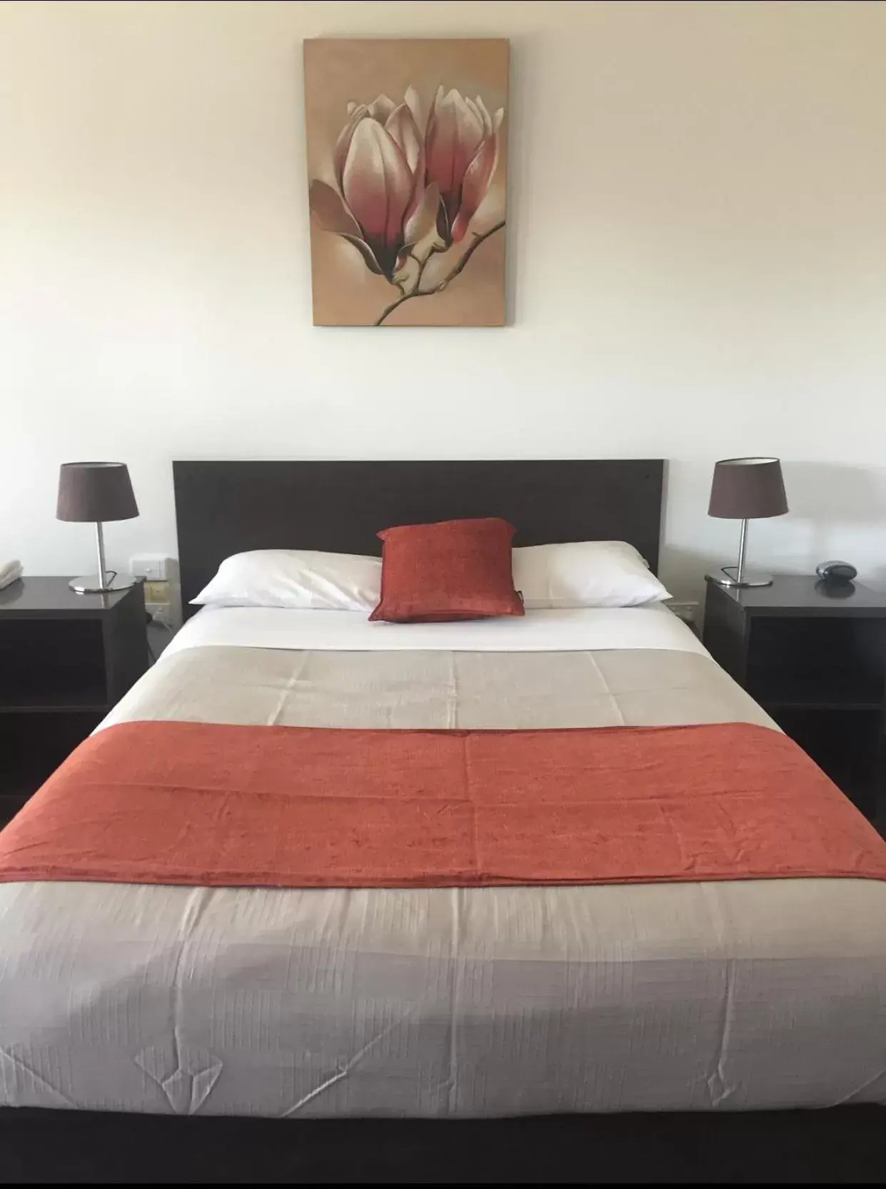 Executive Queen Room in Ploughmans Motor Inn Executive Queen Room in Ploughmans Motor Inn