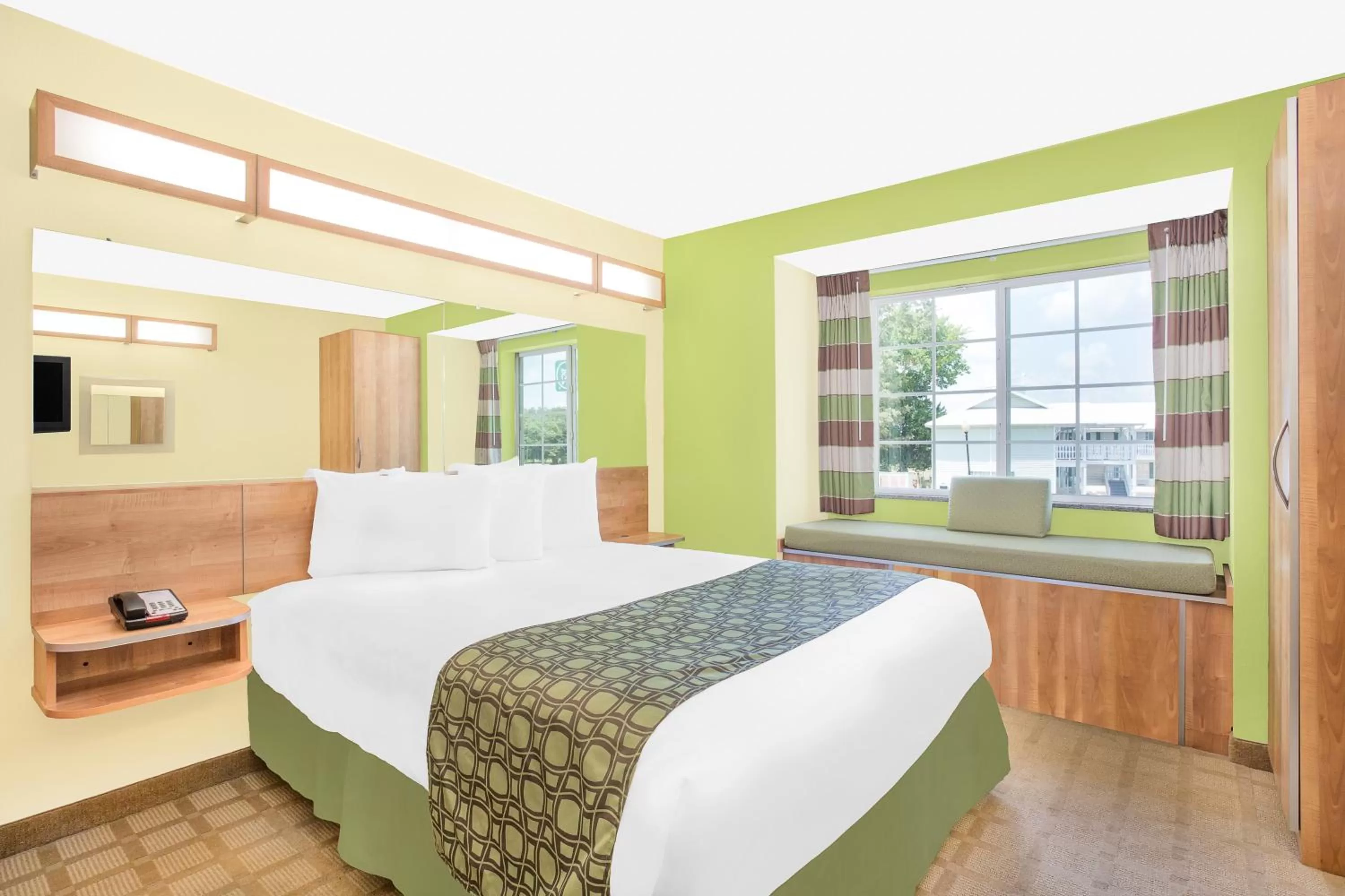Bedroom, Bed in Microtel Inn & Suites by Wyndham Tuscumbia/Muscle Shoals
