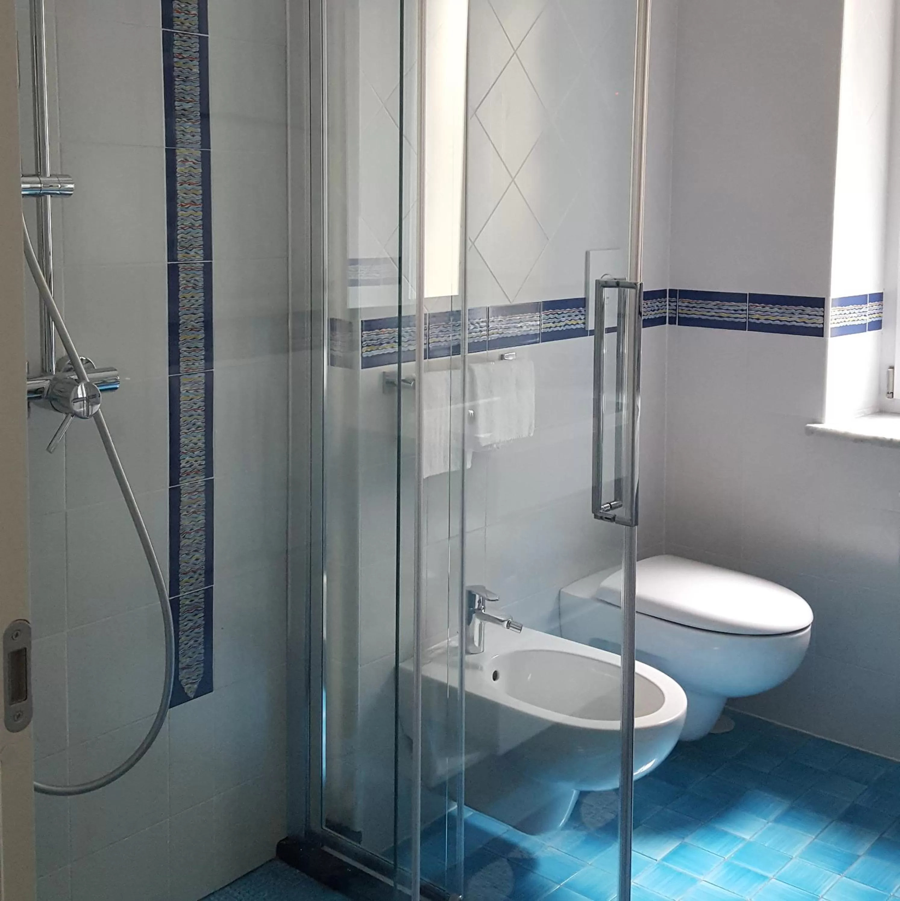 Shower in Hotel Bristol