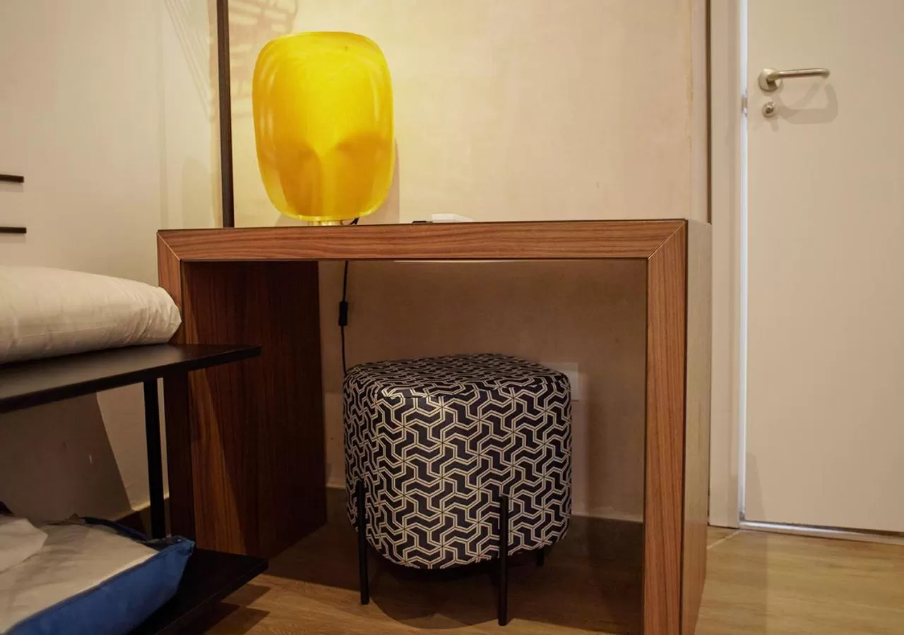 hair dresser, Bed in ISA Sevilla Suites