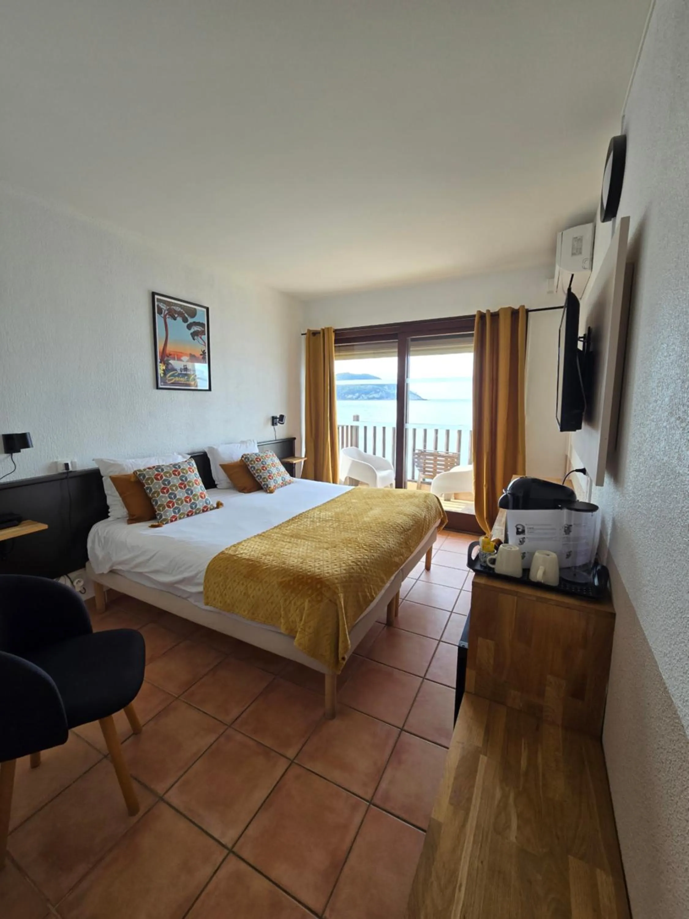 Photo of the whole room, Bed in Hotel Chanteplage