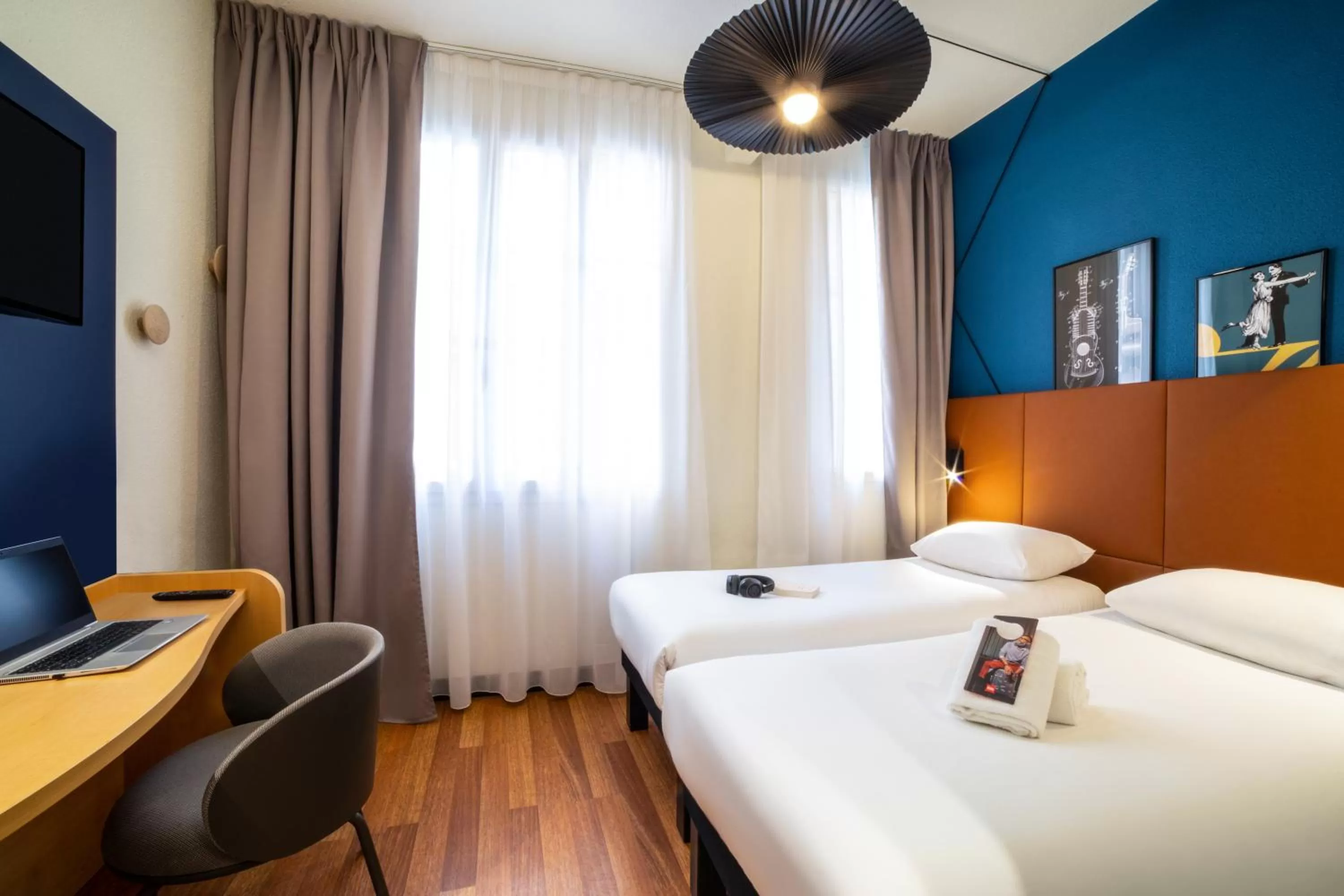 internet, Bed in ibis Paris Ornano Montmartre Nord 18ème