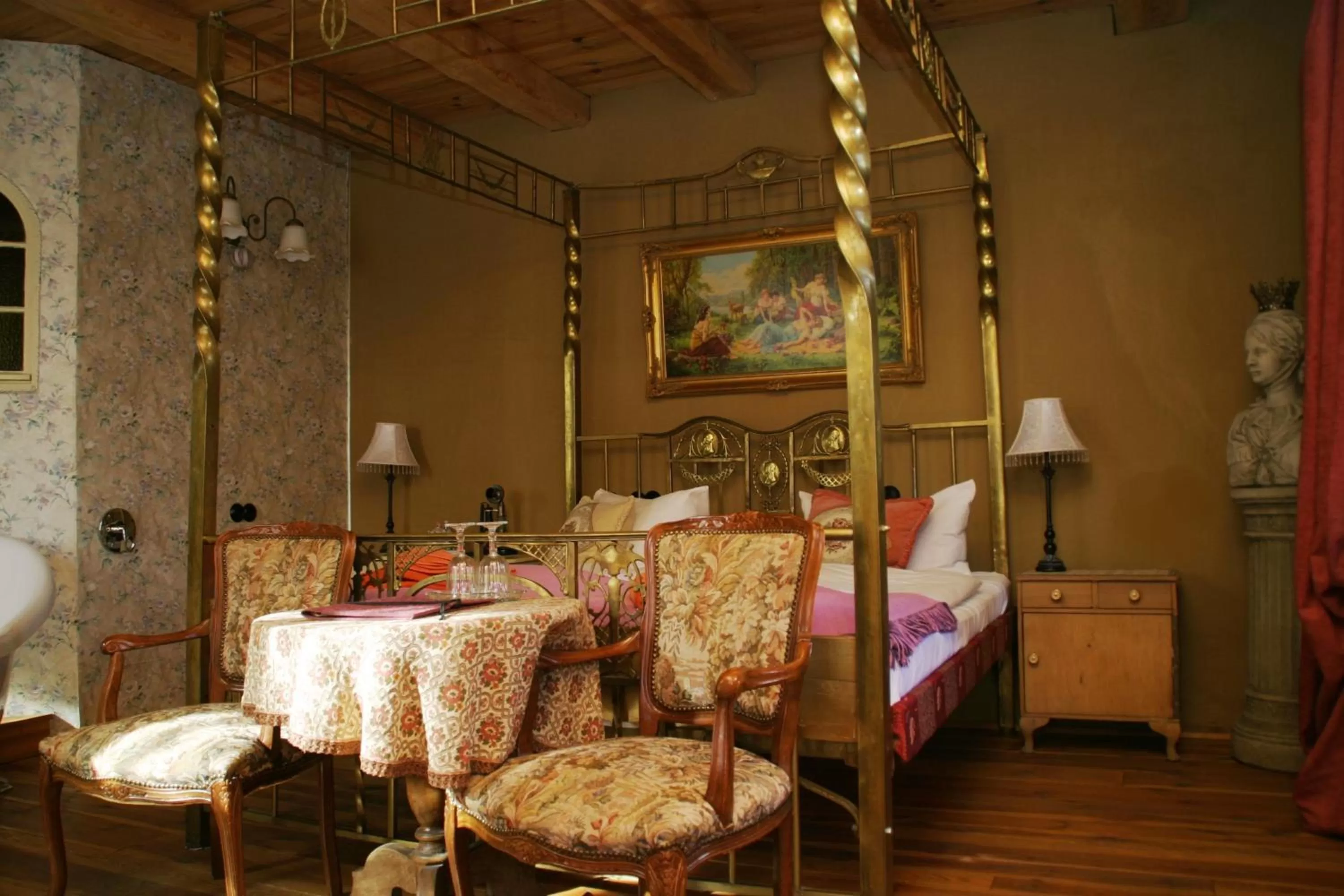 Photo of the whole room in Exempel Schlafstuben und Quartier Langer Hals