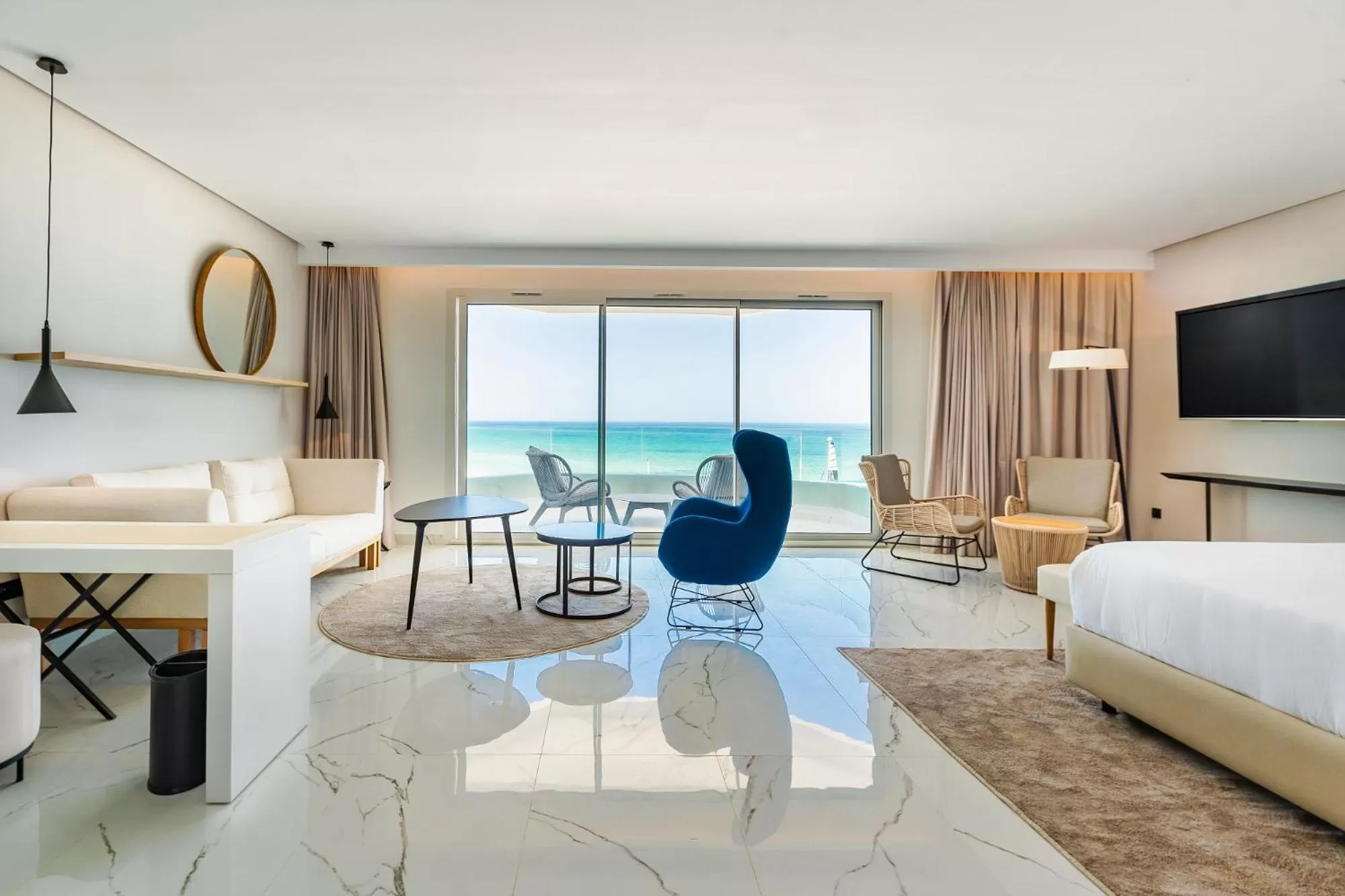 Bedroom, Bed in Radisson Blu Palace Resort & Thalasso, Djerba