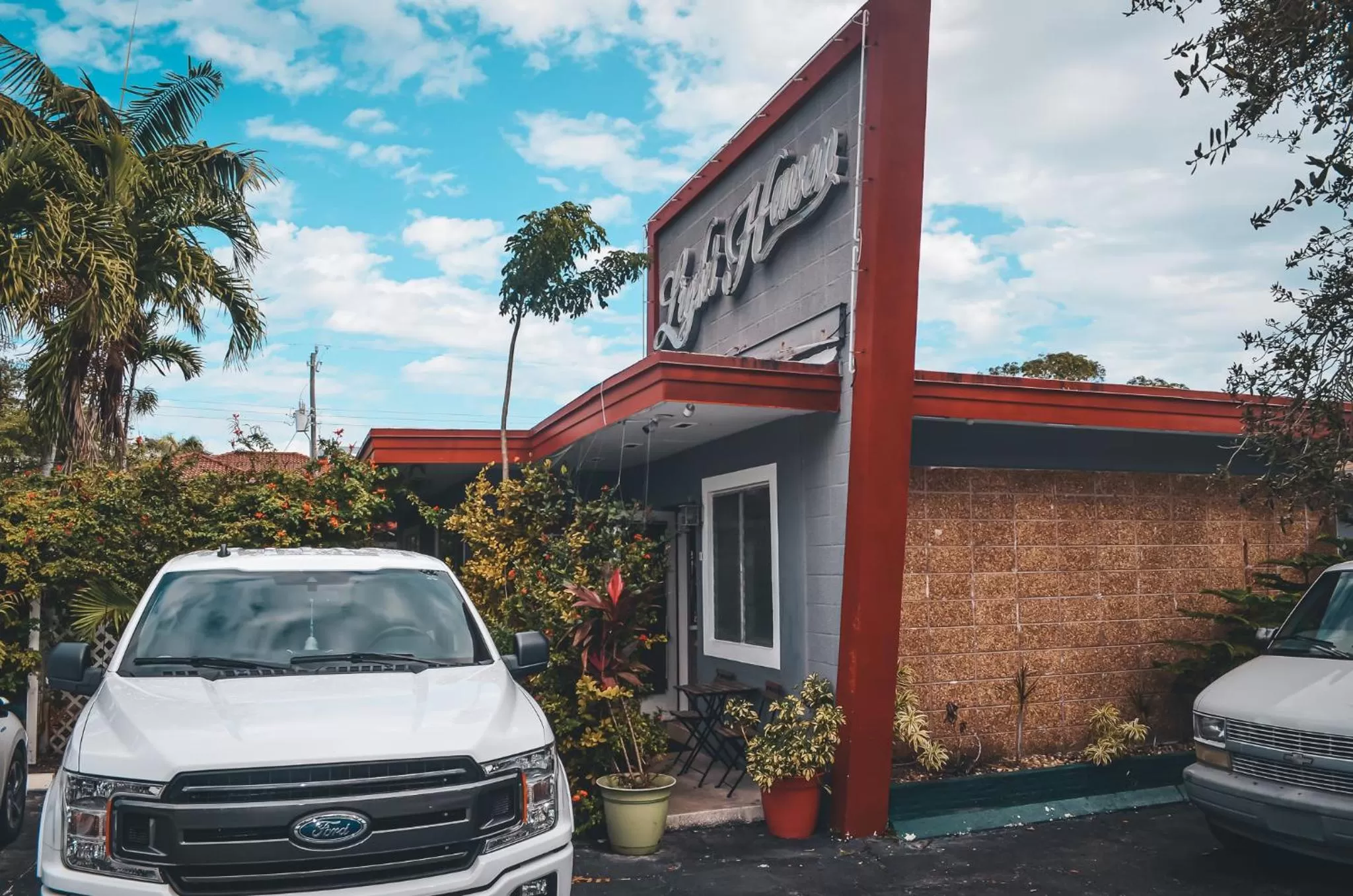 Property building in Hollywood Light Haven Lodge