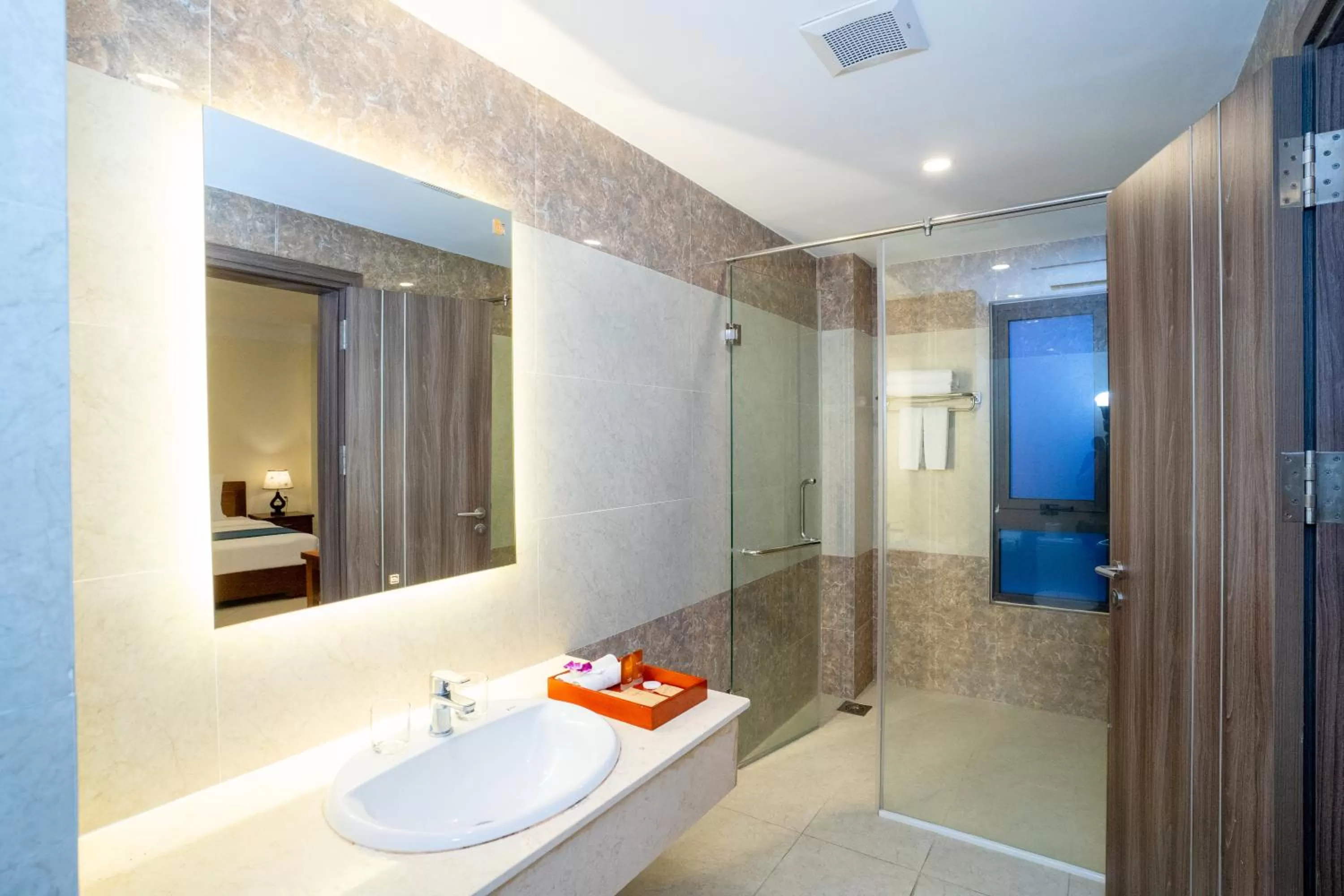 Shower, Bed in Navy Hotel Cam Ranh