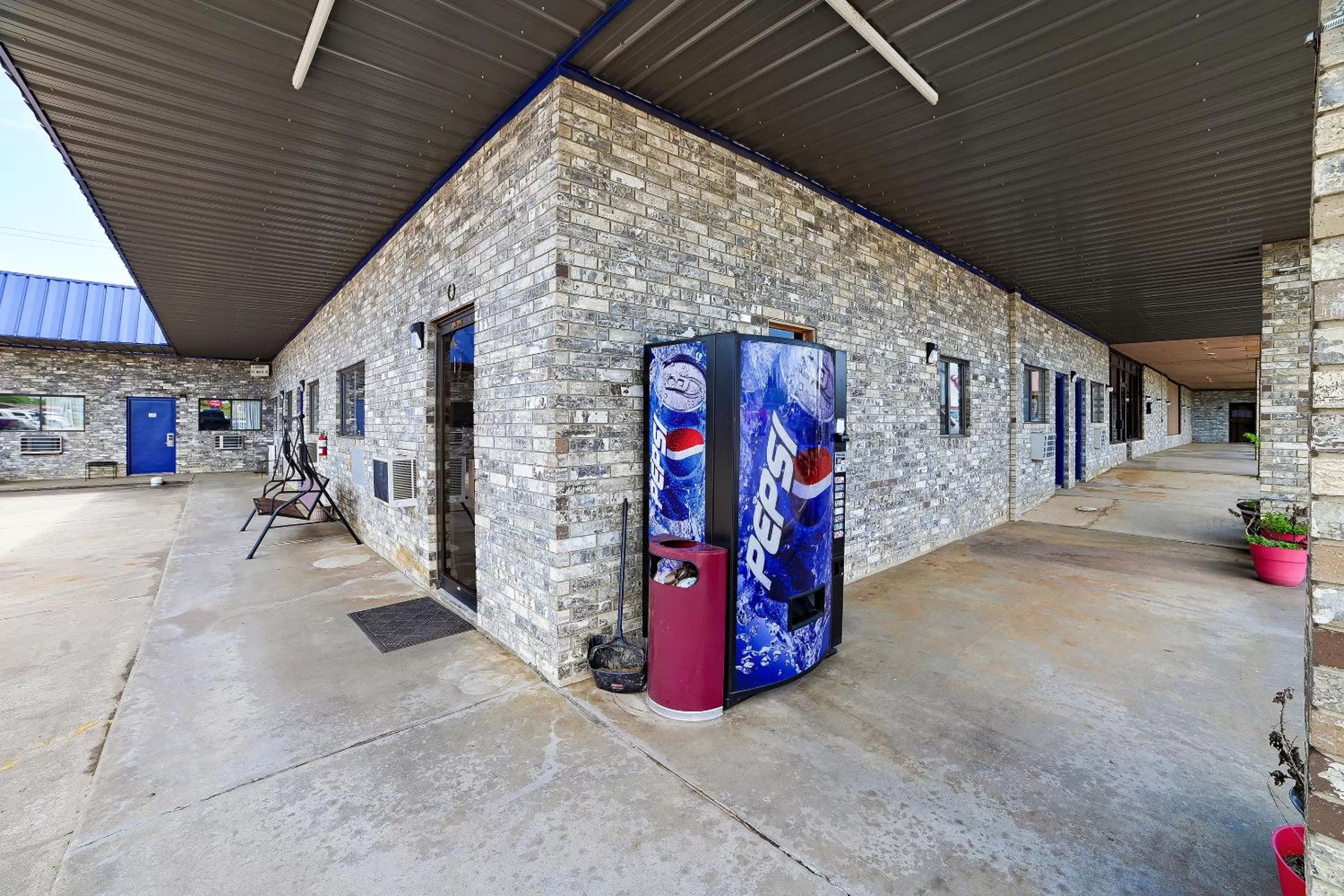 vending machine in OYO Hotel Waldron AR - Hwy 71