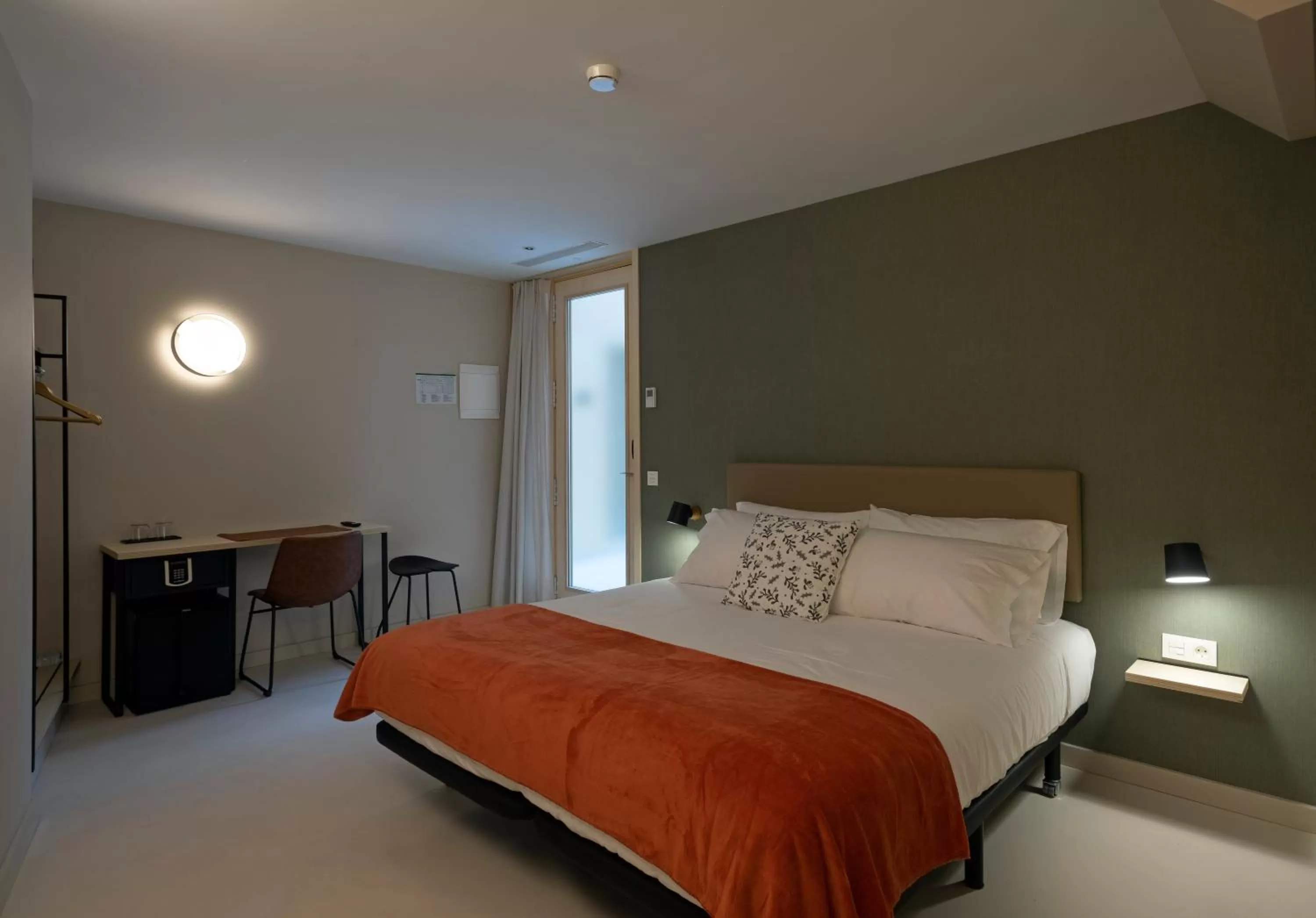 Bedroom, Bed in Mythic Valencia