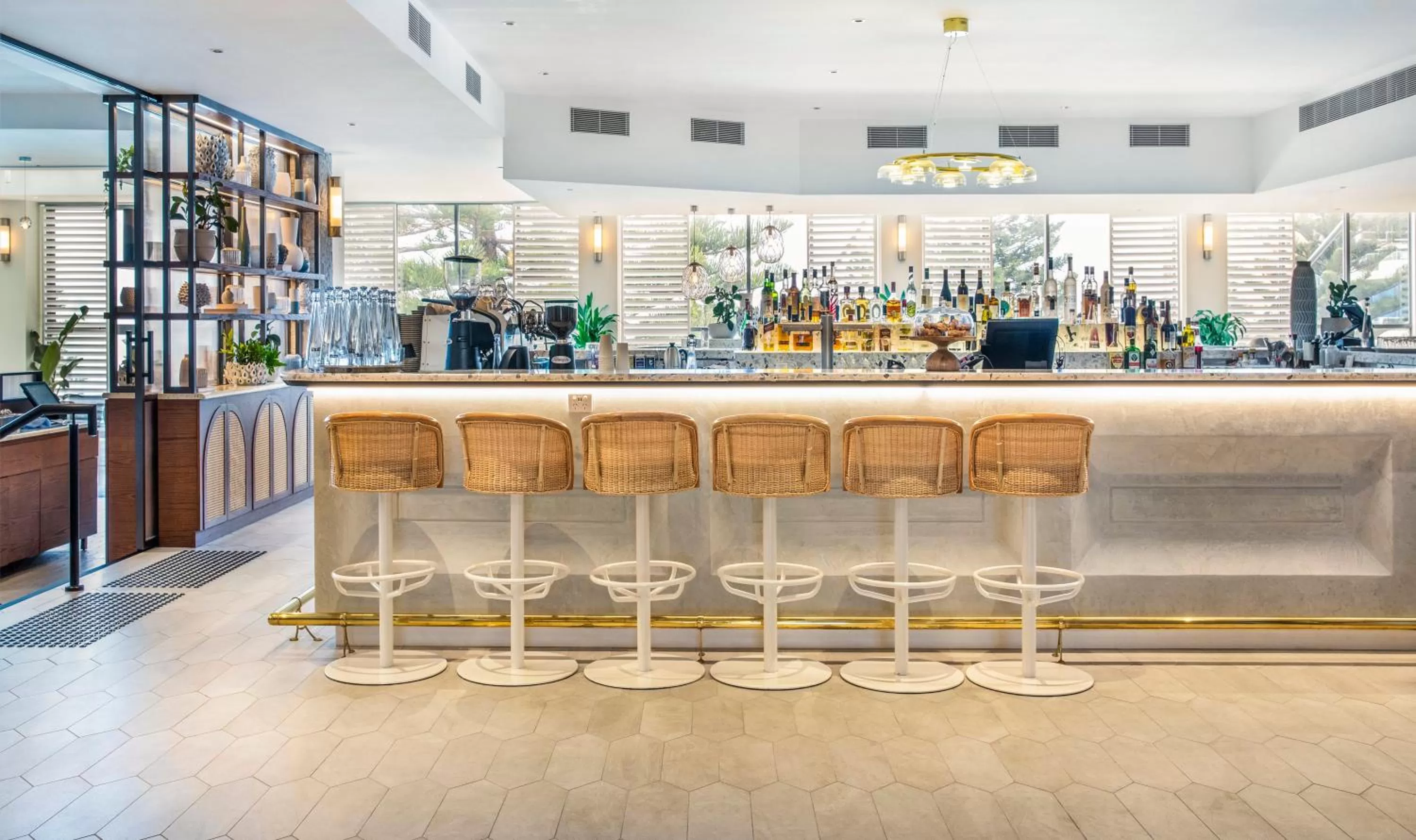 Lounge or bar in Crowne Plaza Sydney Coogee Beach by IHG