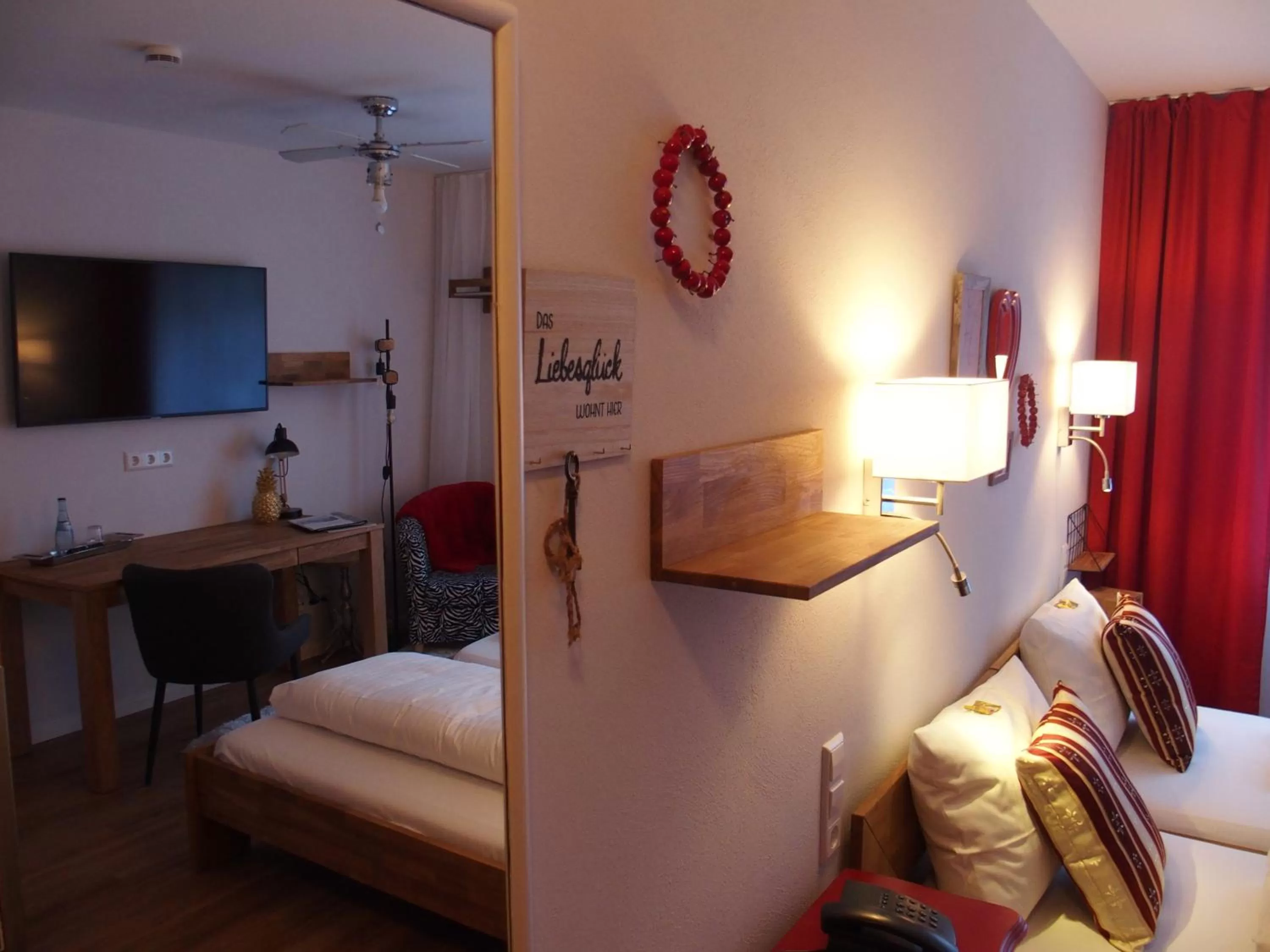 Bed in Hotel Restaurant Grüner Baum und Altes Tor