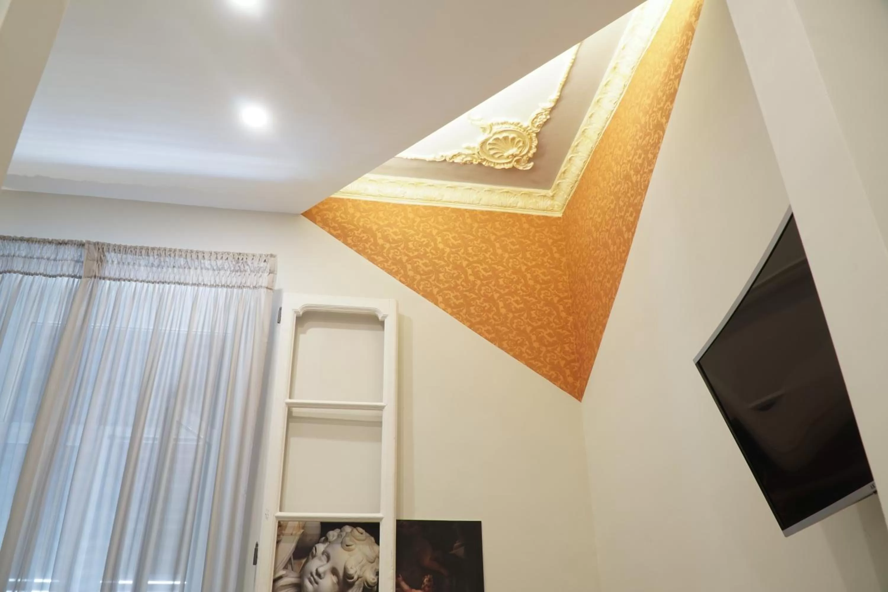 Decorative detail in Napoli Svelata