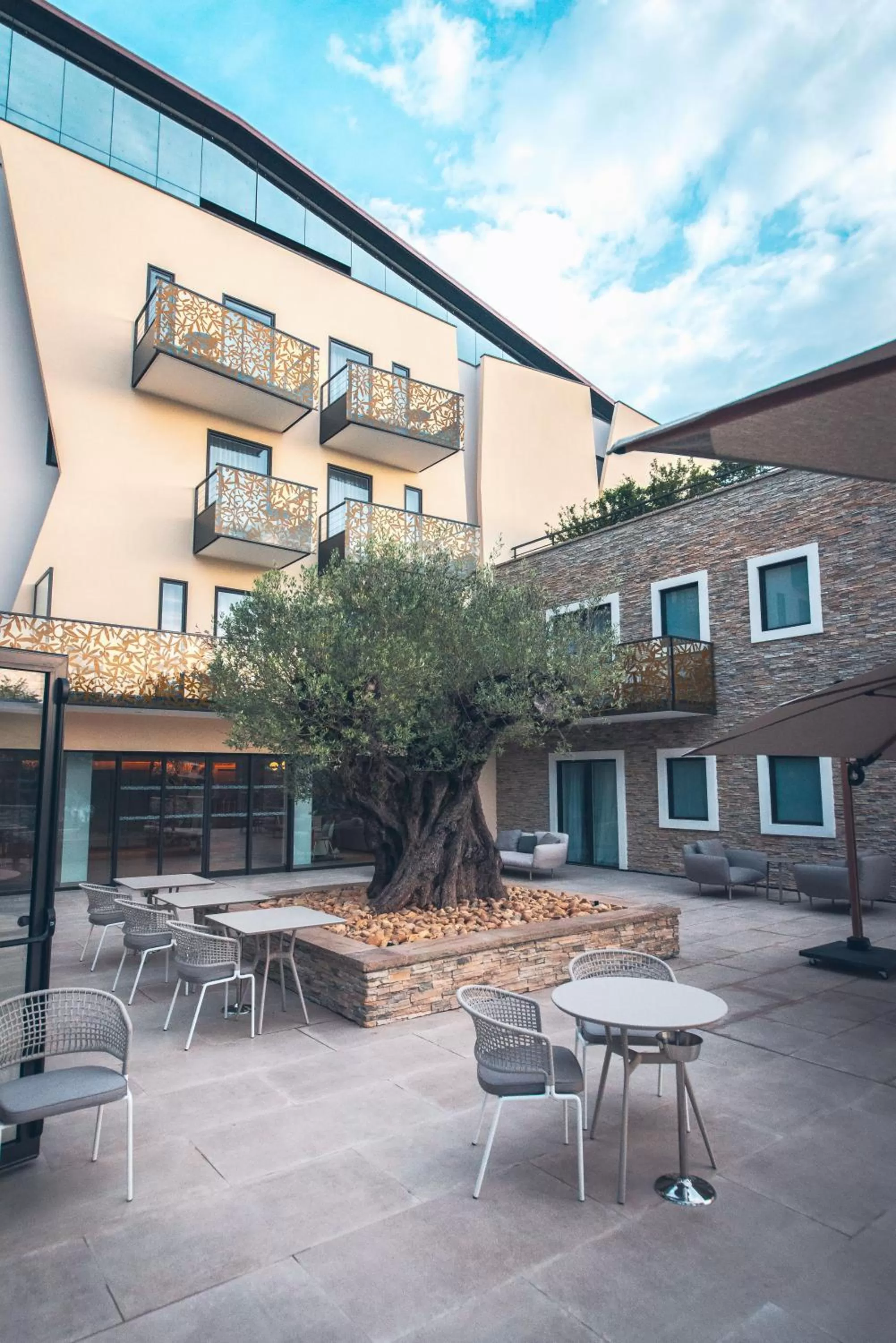 Patio in Ilot du Golf BW Premier Collection