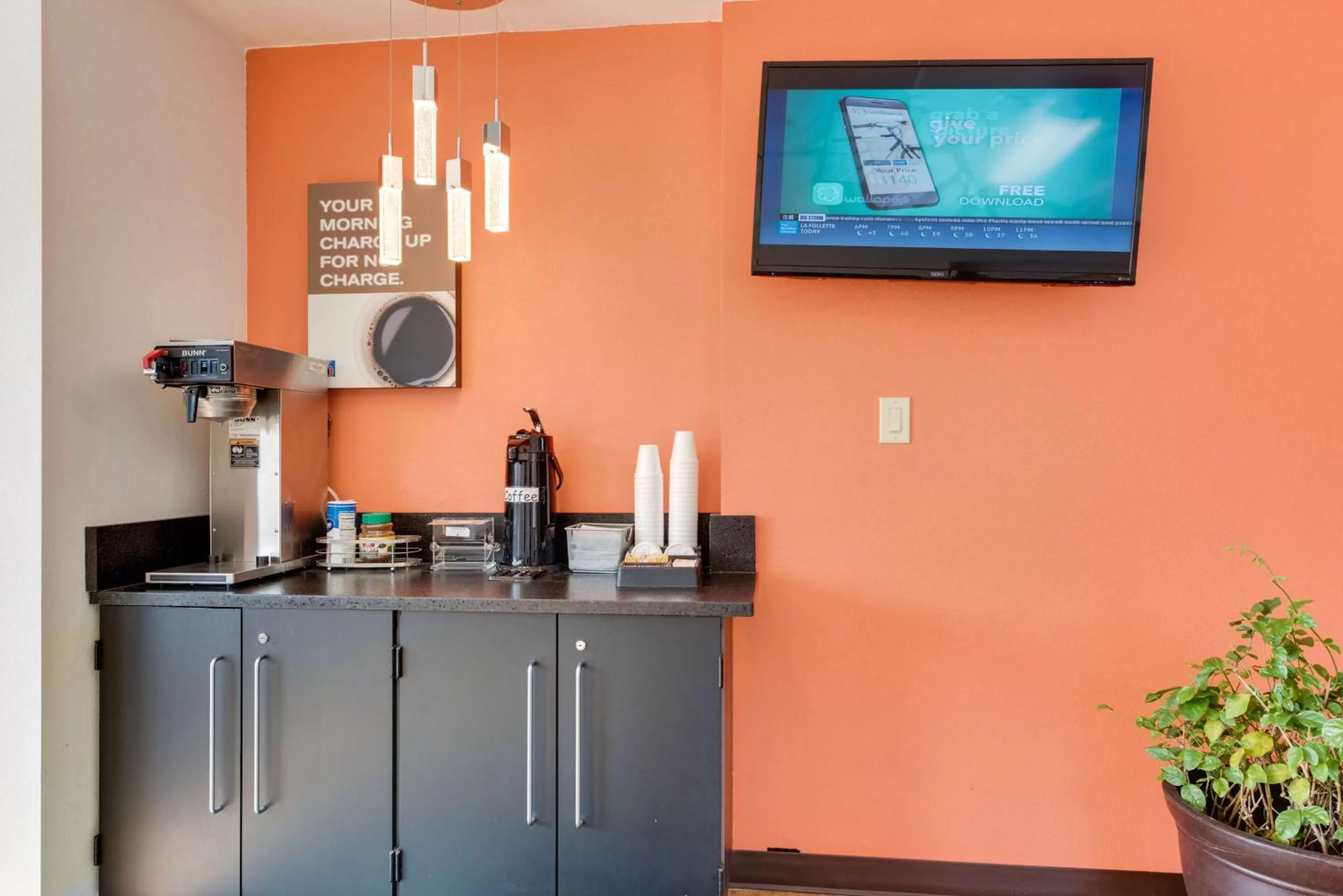 Communal lounge/ TV room in Motel 6-Kingston, TN