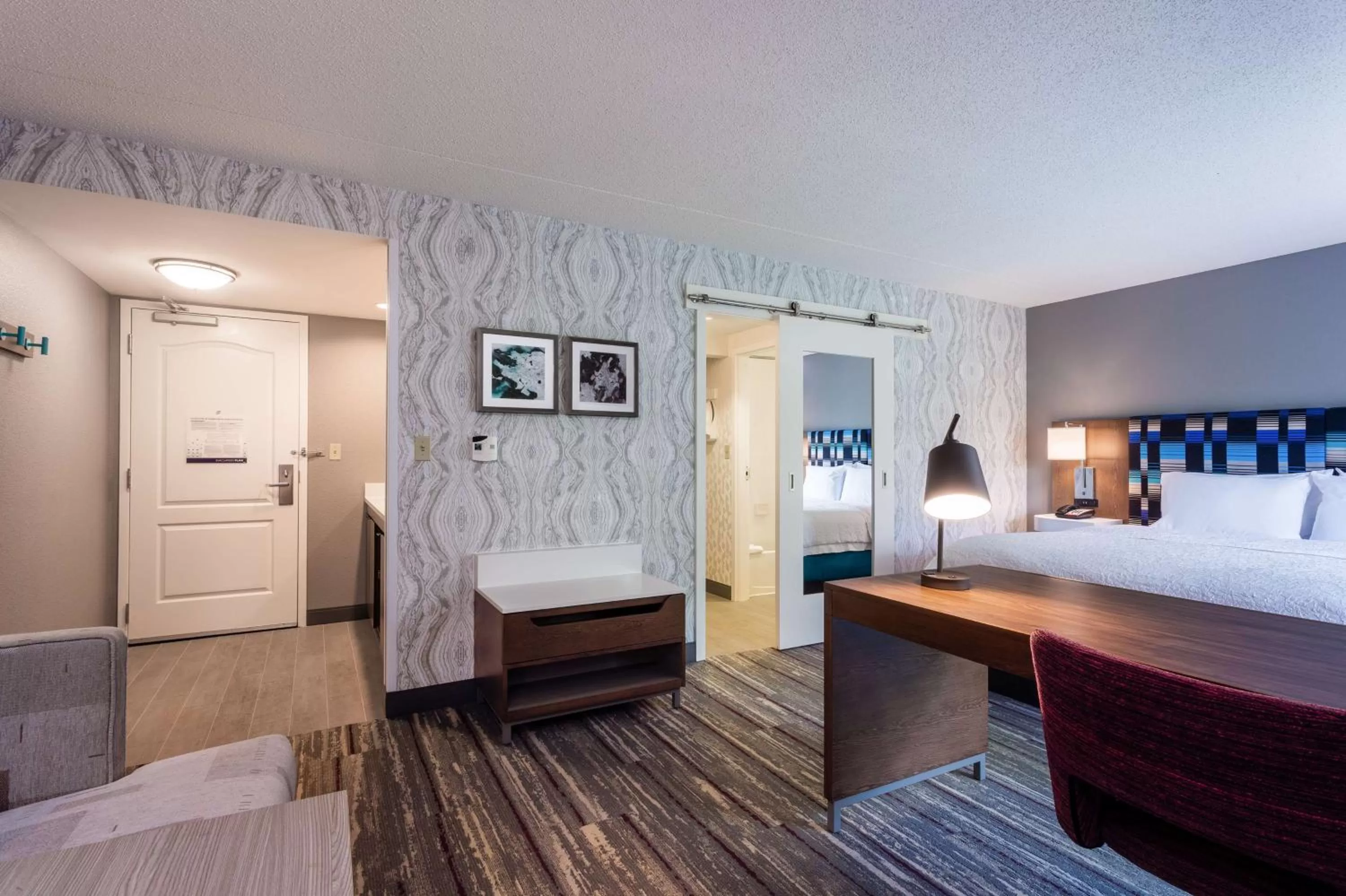Photo of the whole room, Bed in Hampton Inn & Suites Herndon-Reston
