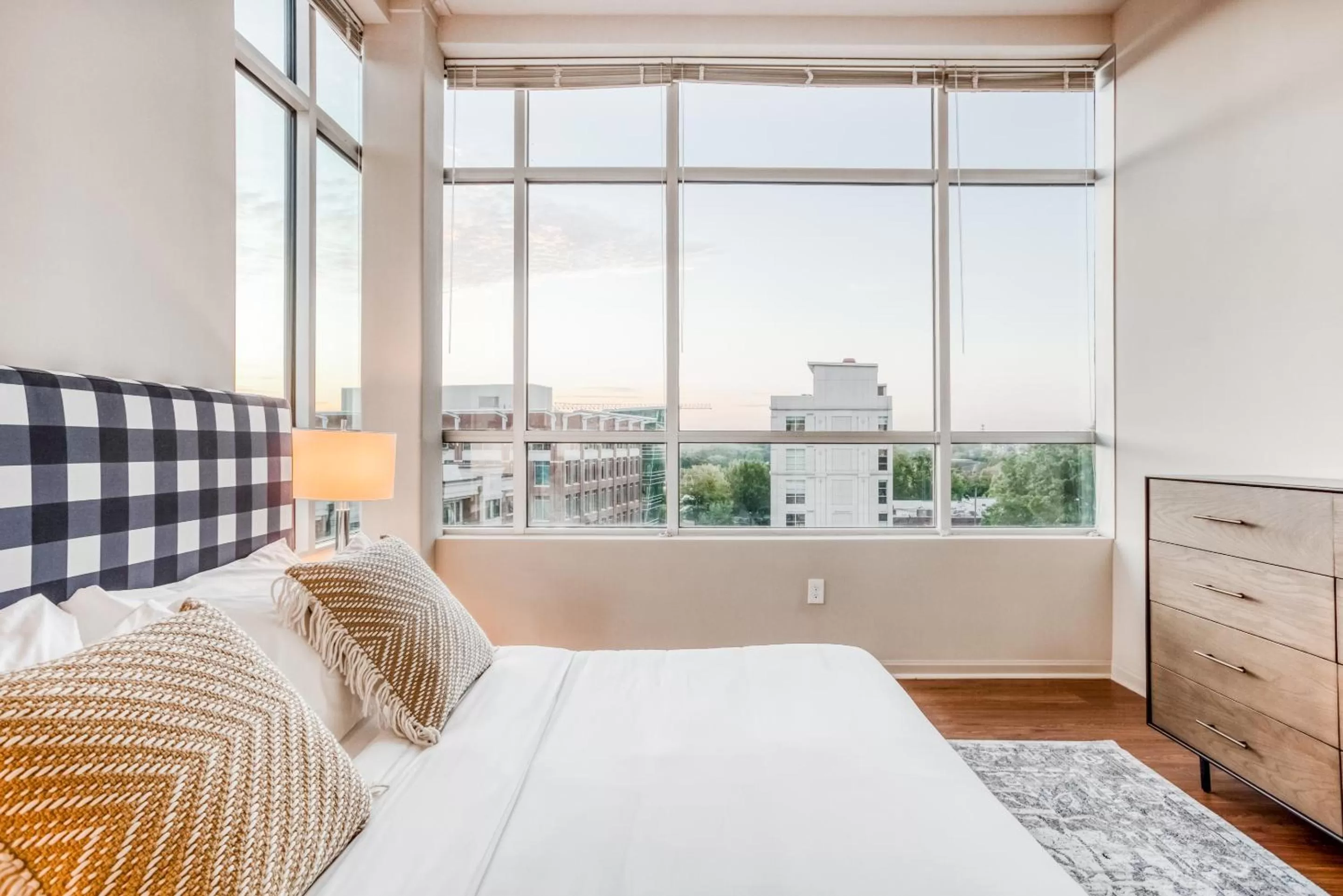 Photo of the whole room in Mint House Greenville - Downtown