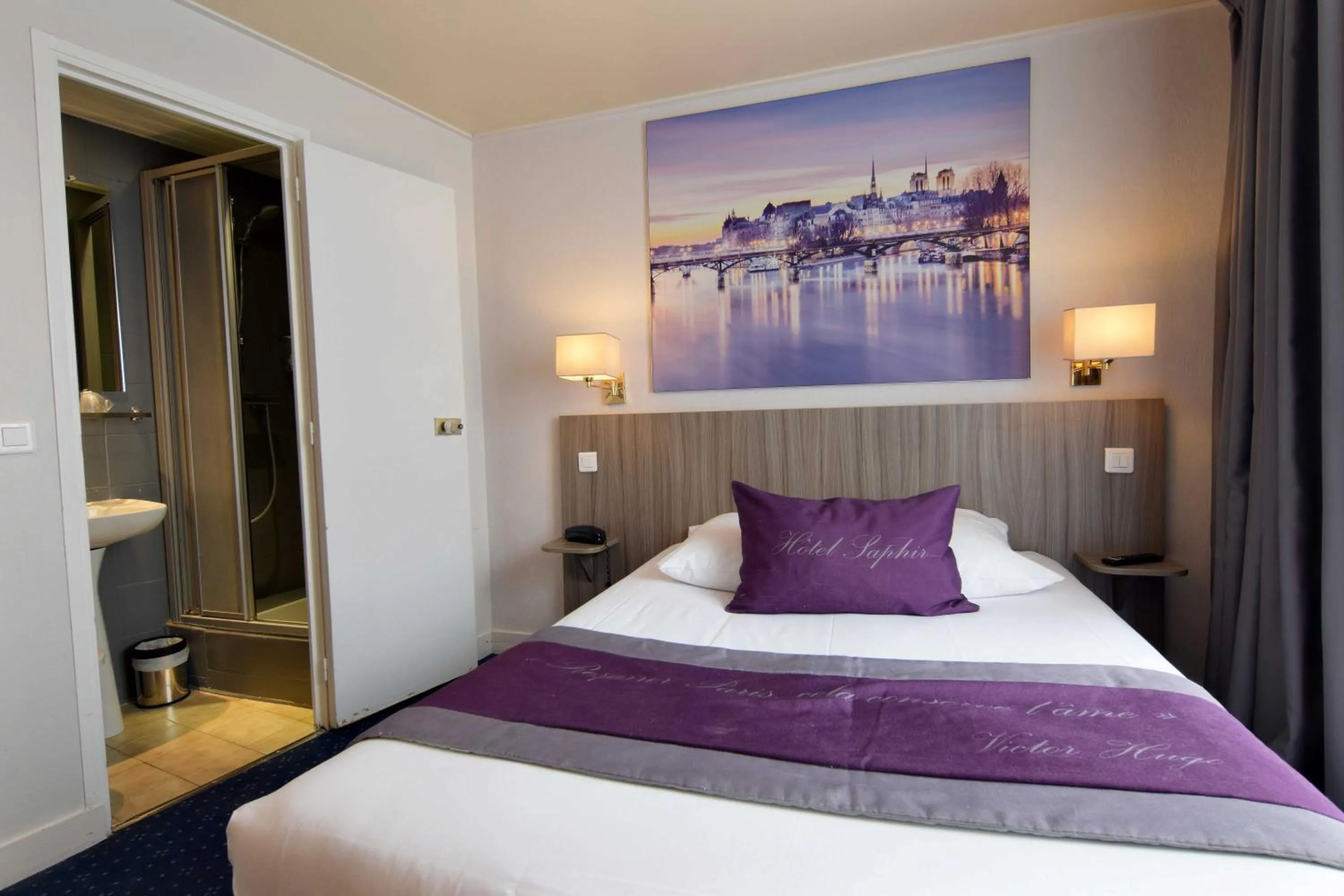 Bedroom, Bed in Saphir Grenelle