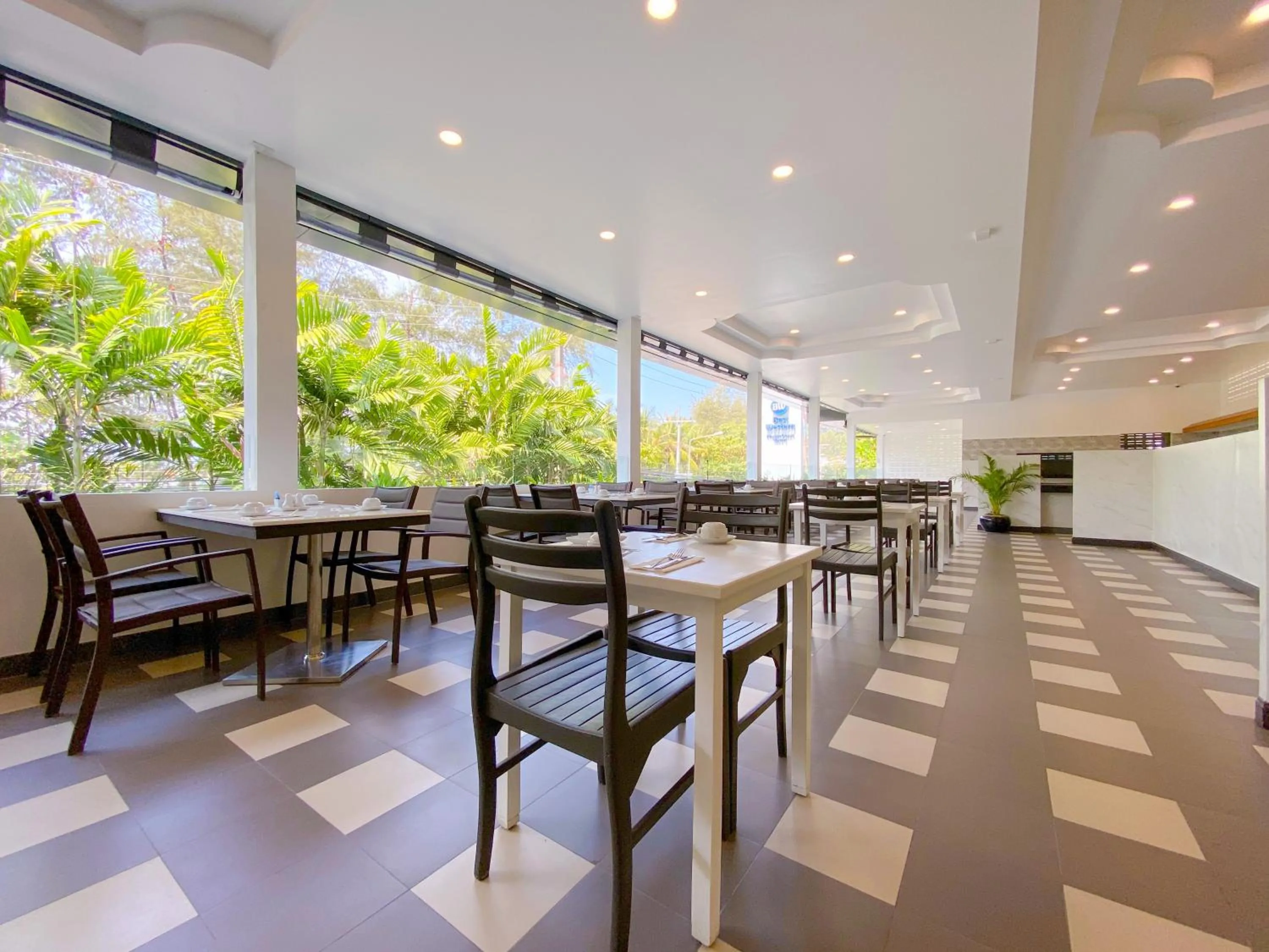 Restaurant/places to eat in Best Western Phuket Ocean Resort