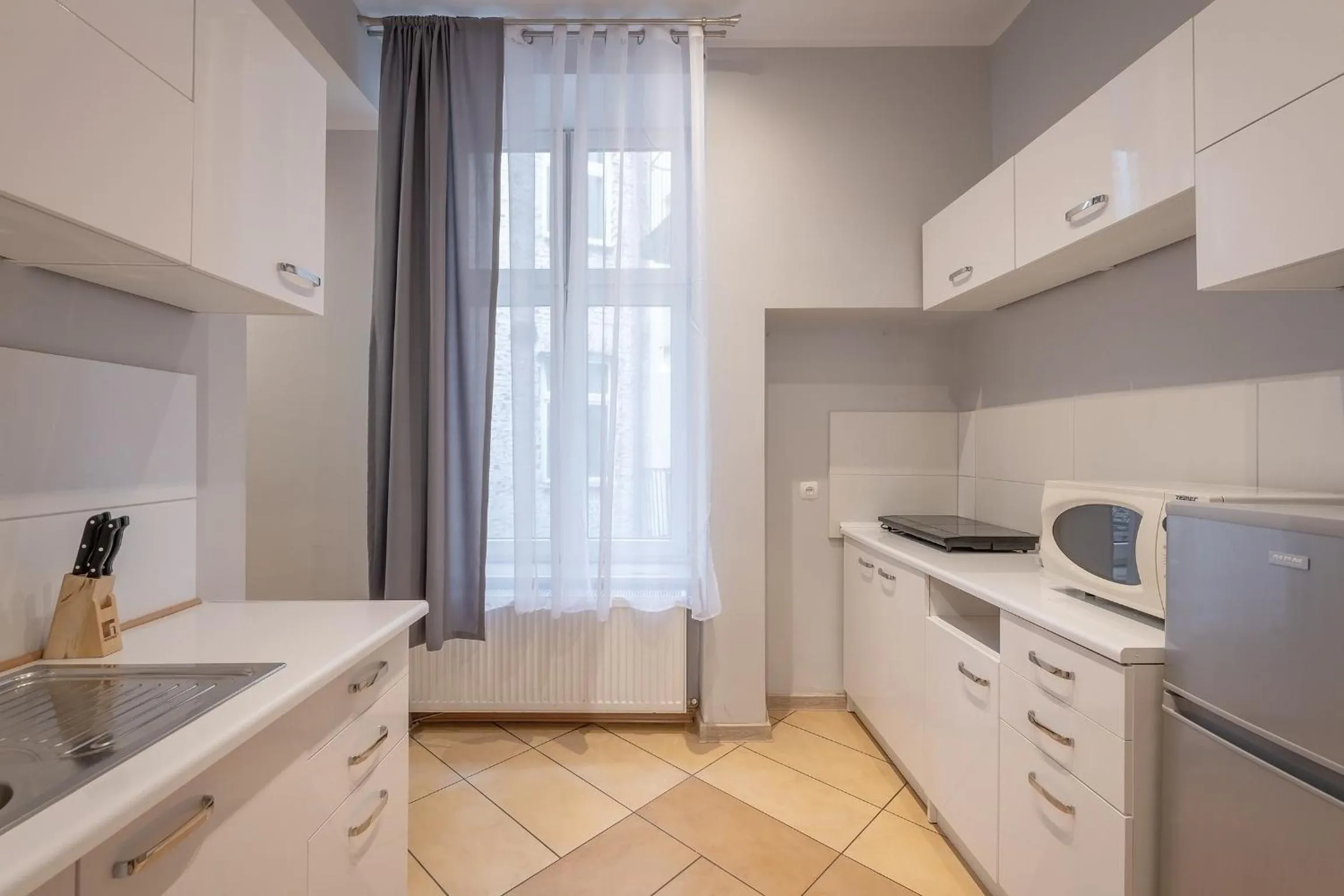 Kitchen or kitchenette in Queen Apartments