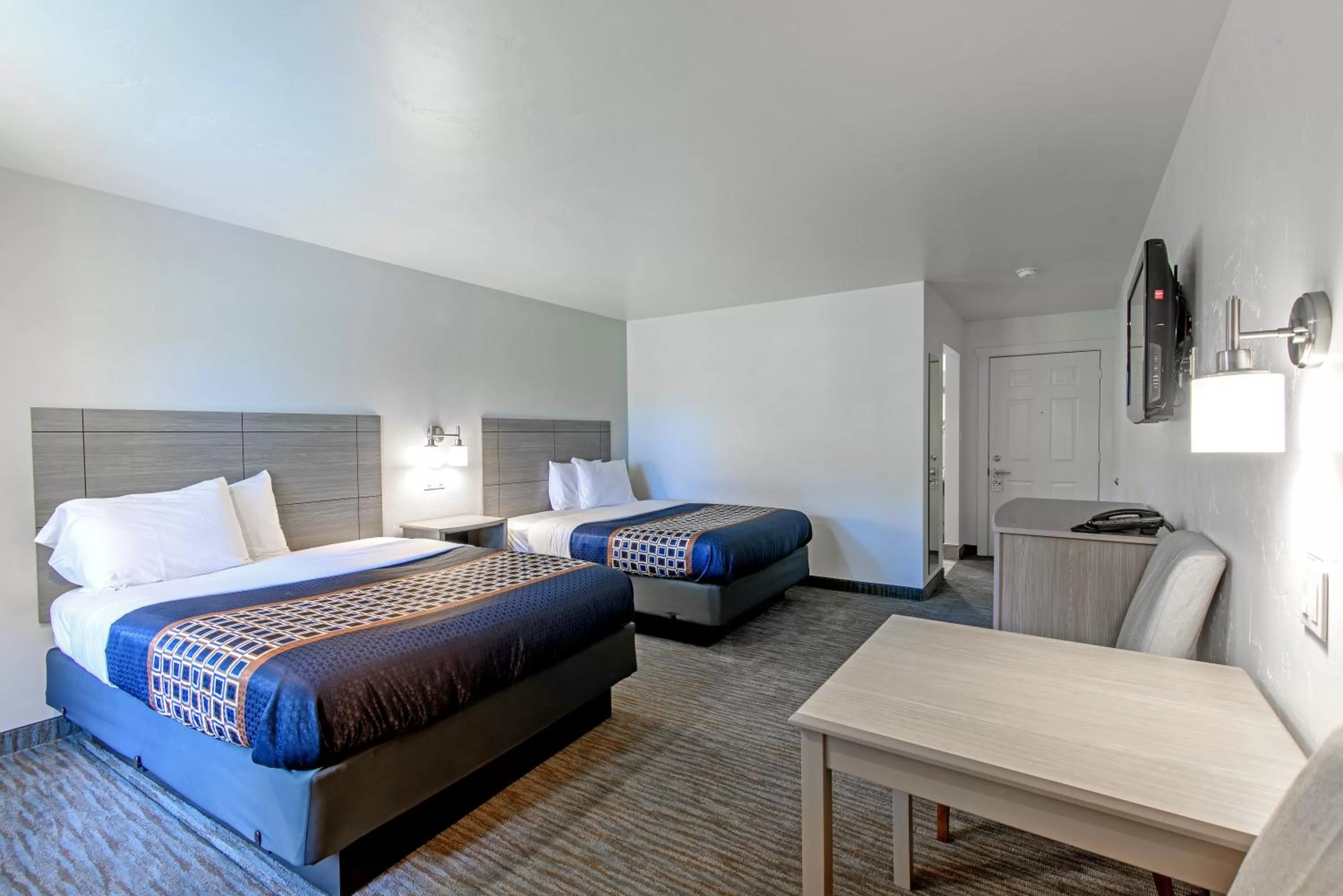 Bed in The Gunnison Inn at Dos Rios Golf Course