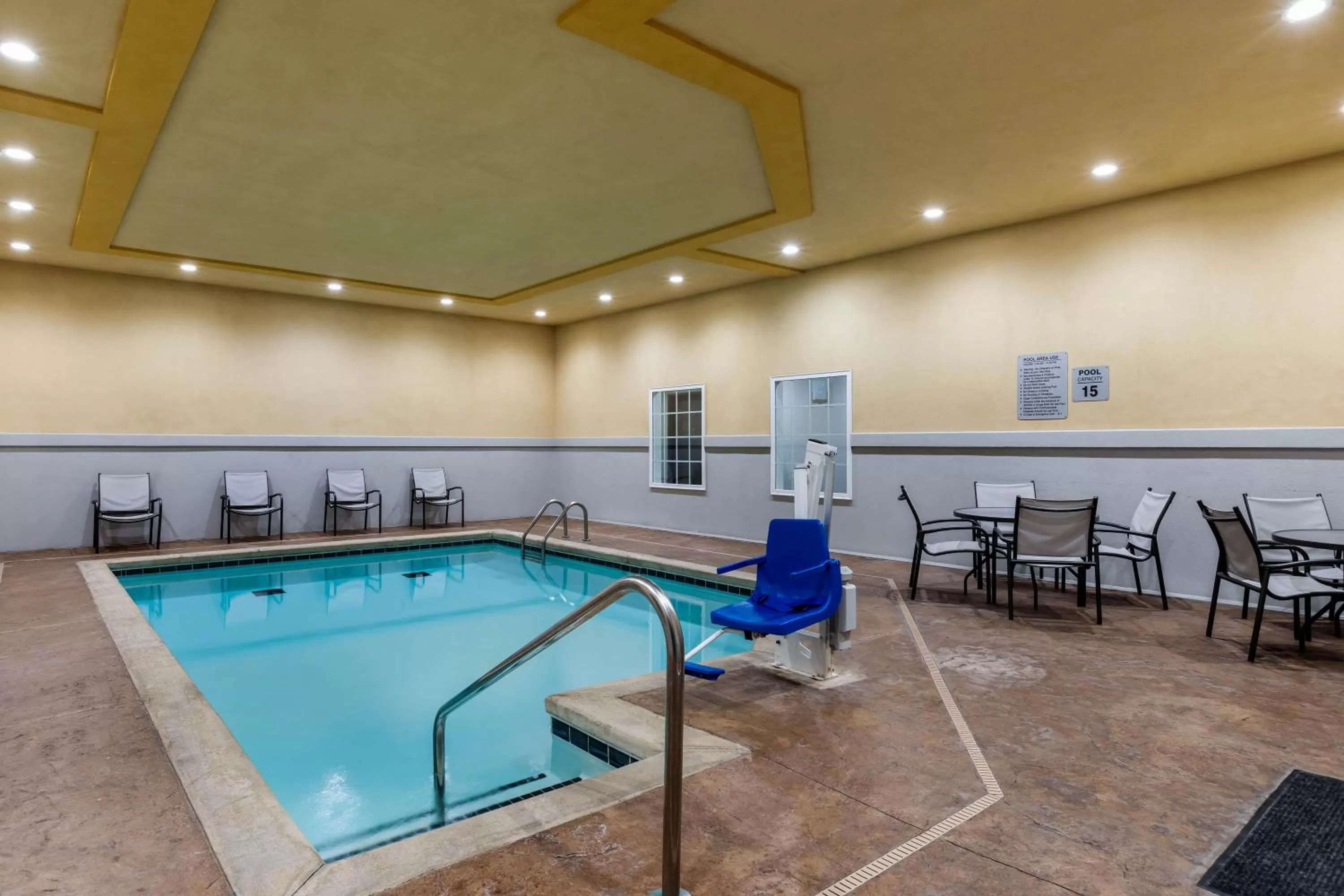 Swimming pool in La Quinta by Wyndham Claremore