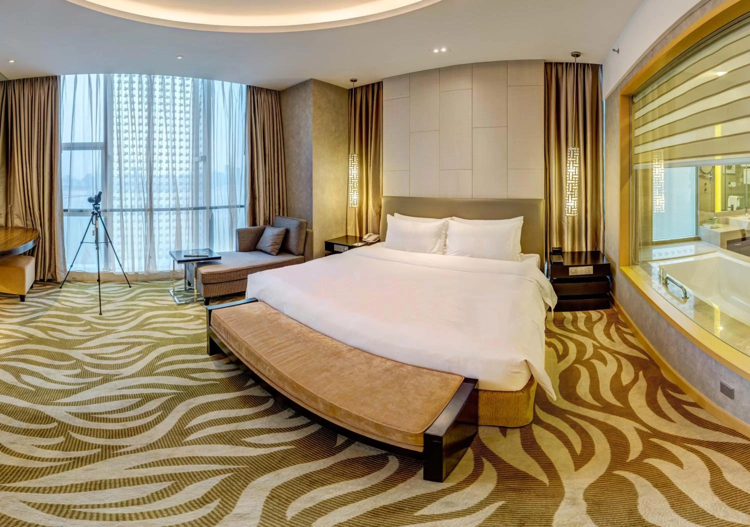 Photo of the whole room, Bed in Holiday Inn Nanchang Riverside by IHG