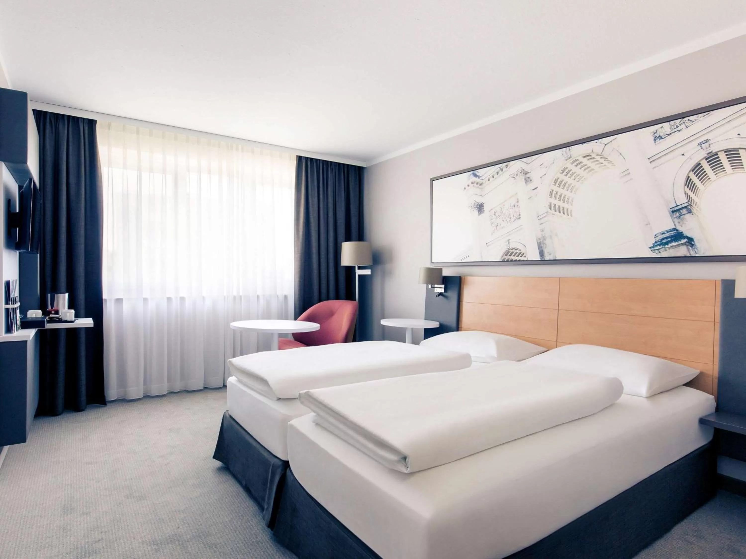 Photo of the whole room, Bed in Mercure München City Schwabing