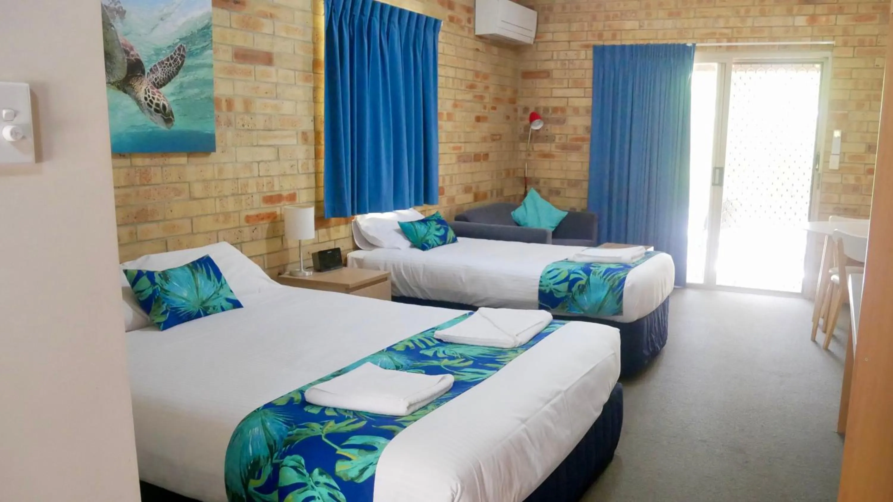 Bed in Emeraldene Inn & Eco-Lodge