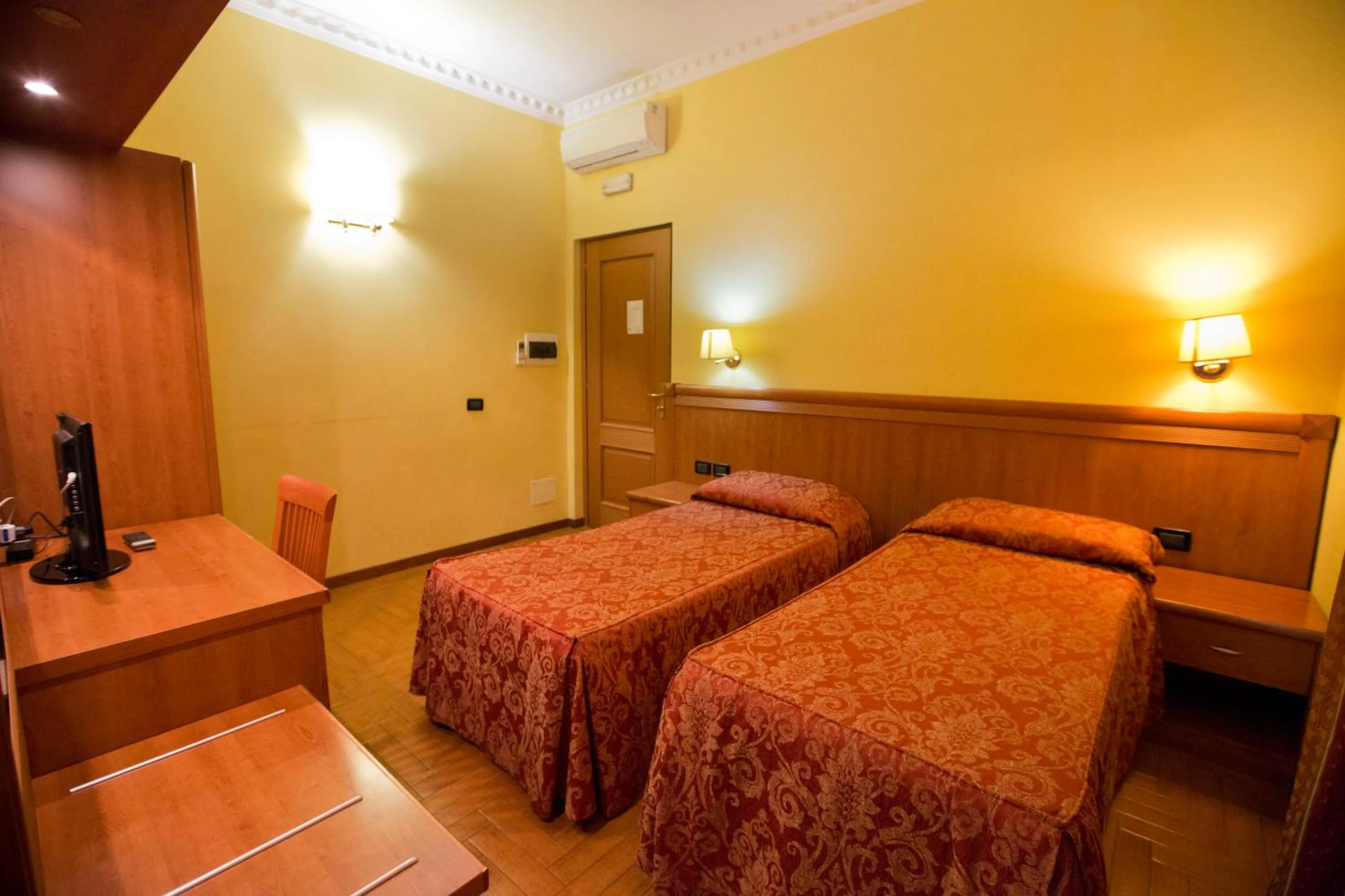 Bedroom, Bed in Hotel Lella