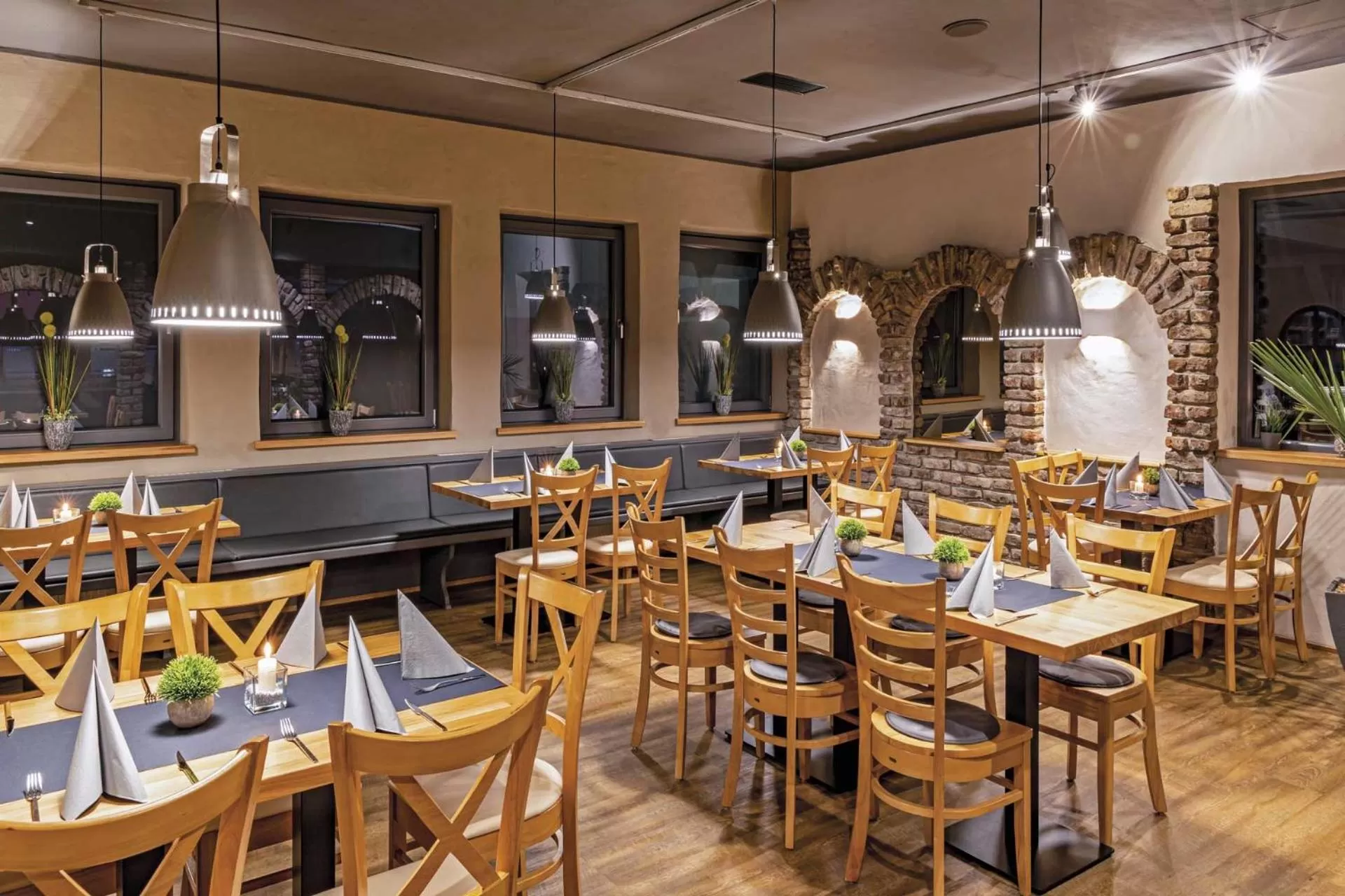 Restaurant/places to eat in Hotel sleep & go